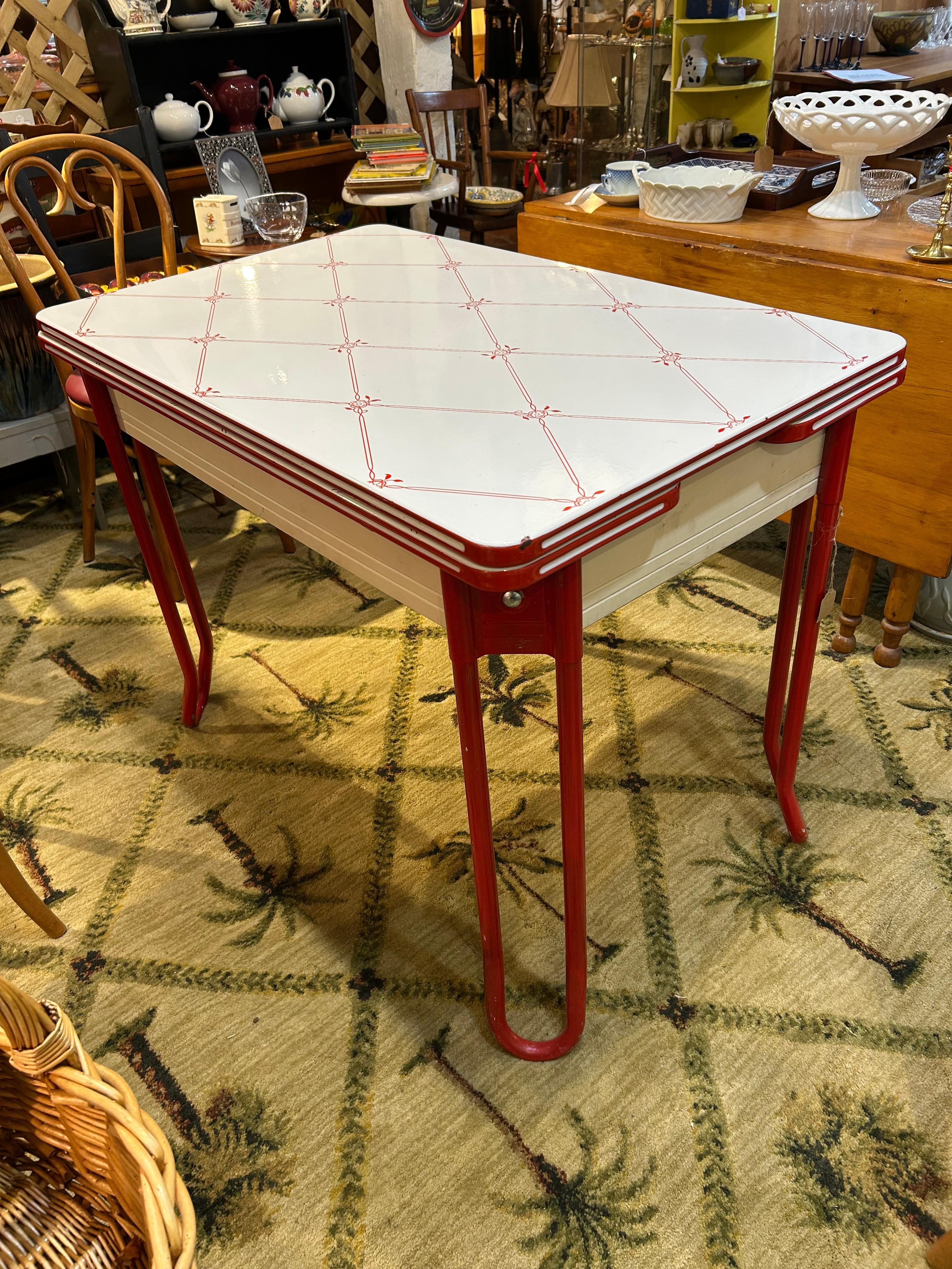 Darling Retro Red & White Enamel Breakfast Table In Good Condition In Hopewell, NJ