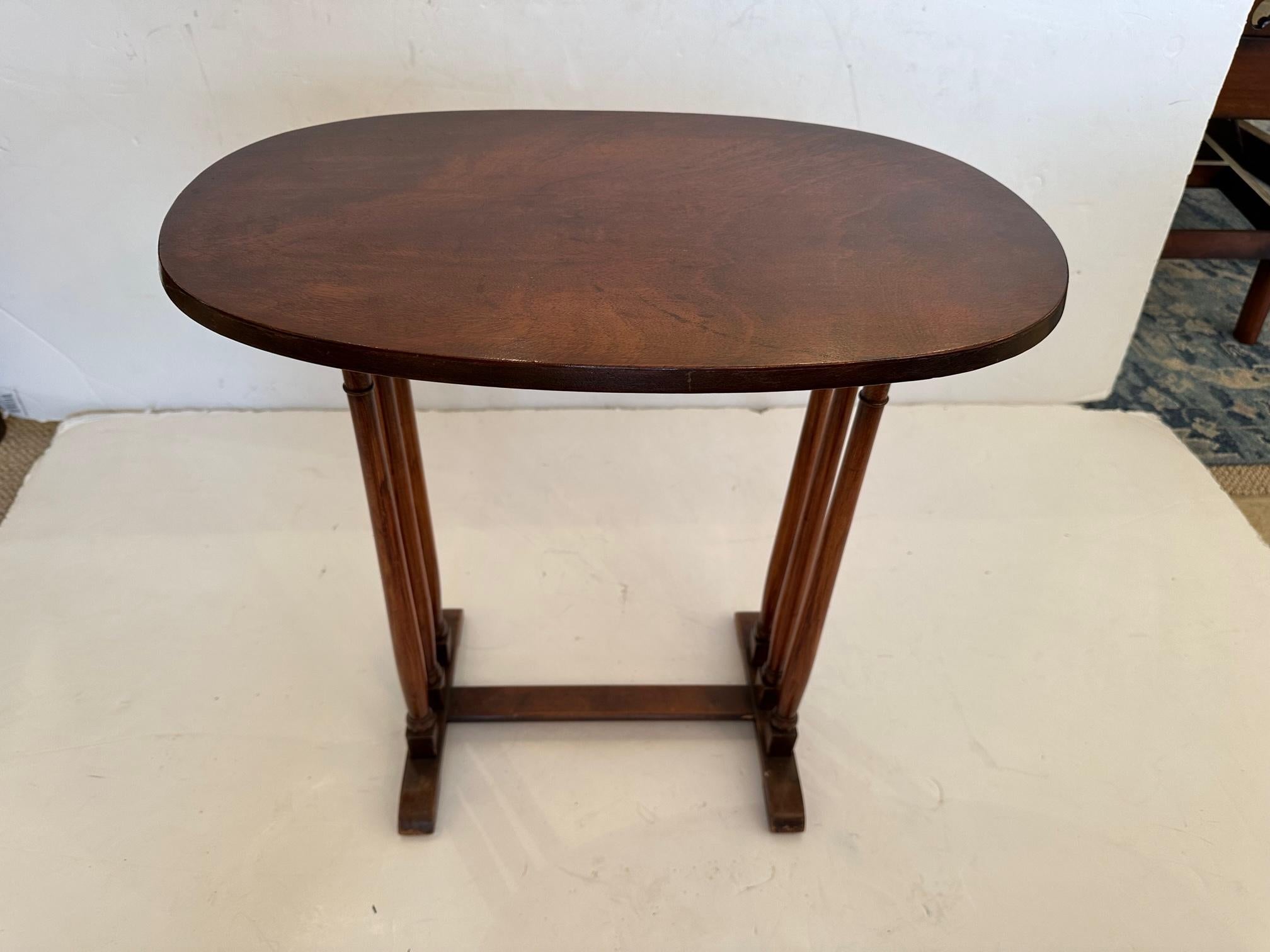 Darling Small Elegant Antique Oval Mahogany Martini End Table For Sale 1