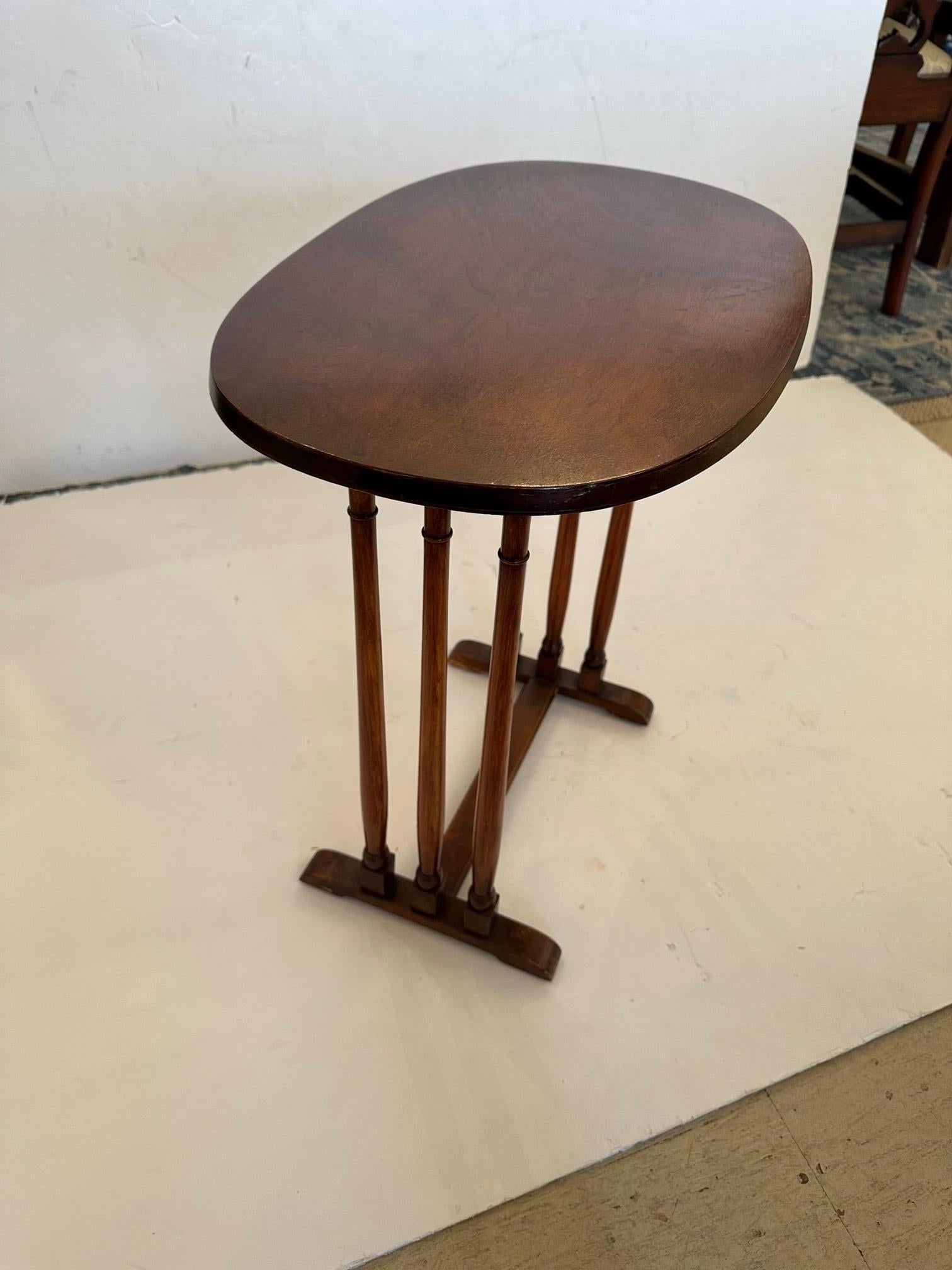 Darling Small Elegant Antique Oval Mahogany Martini End Table For Sale 2