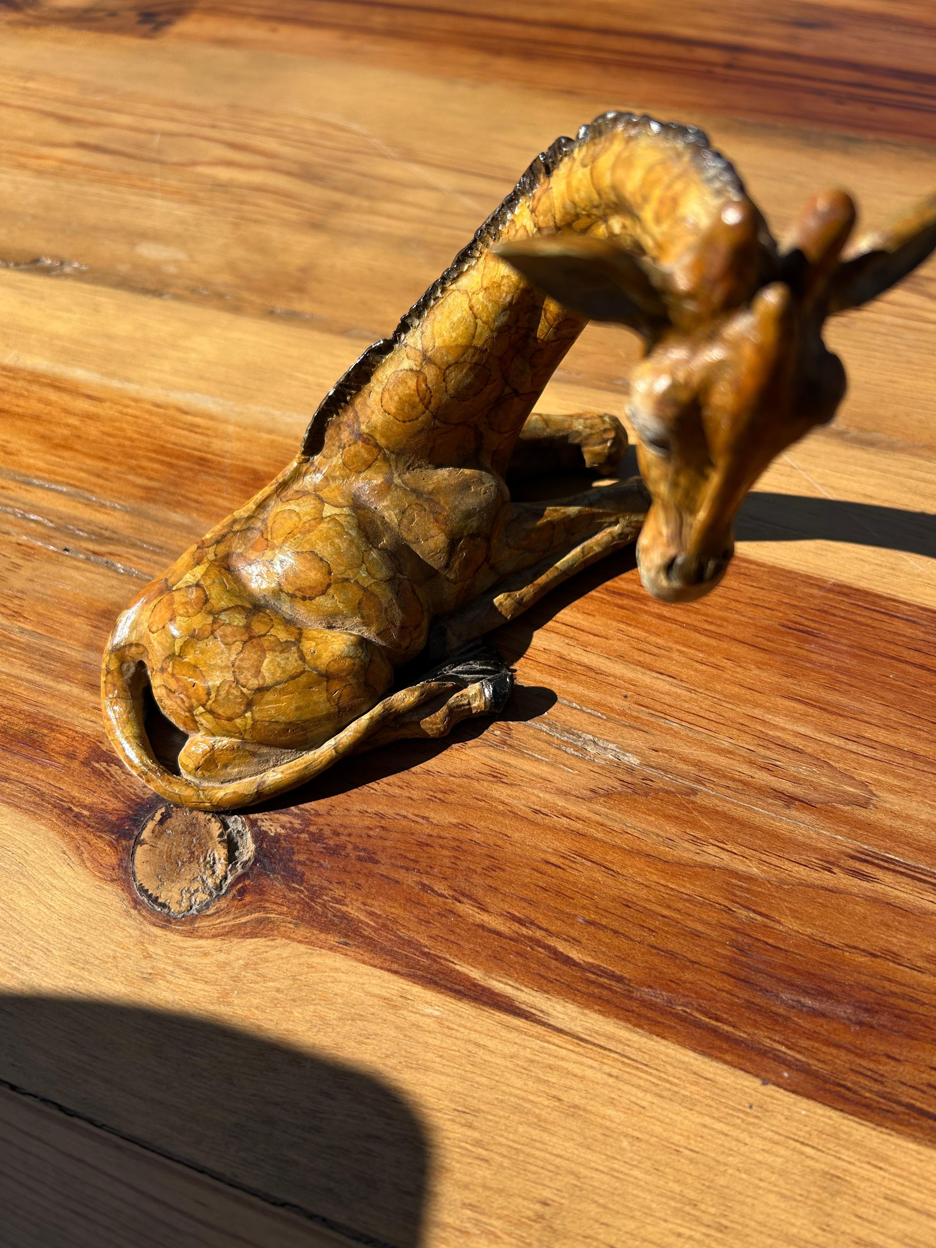 Piccola scultura di Giraffa in ferro dipinta a finto fuoco in vendita 4