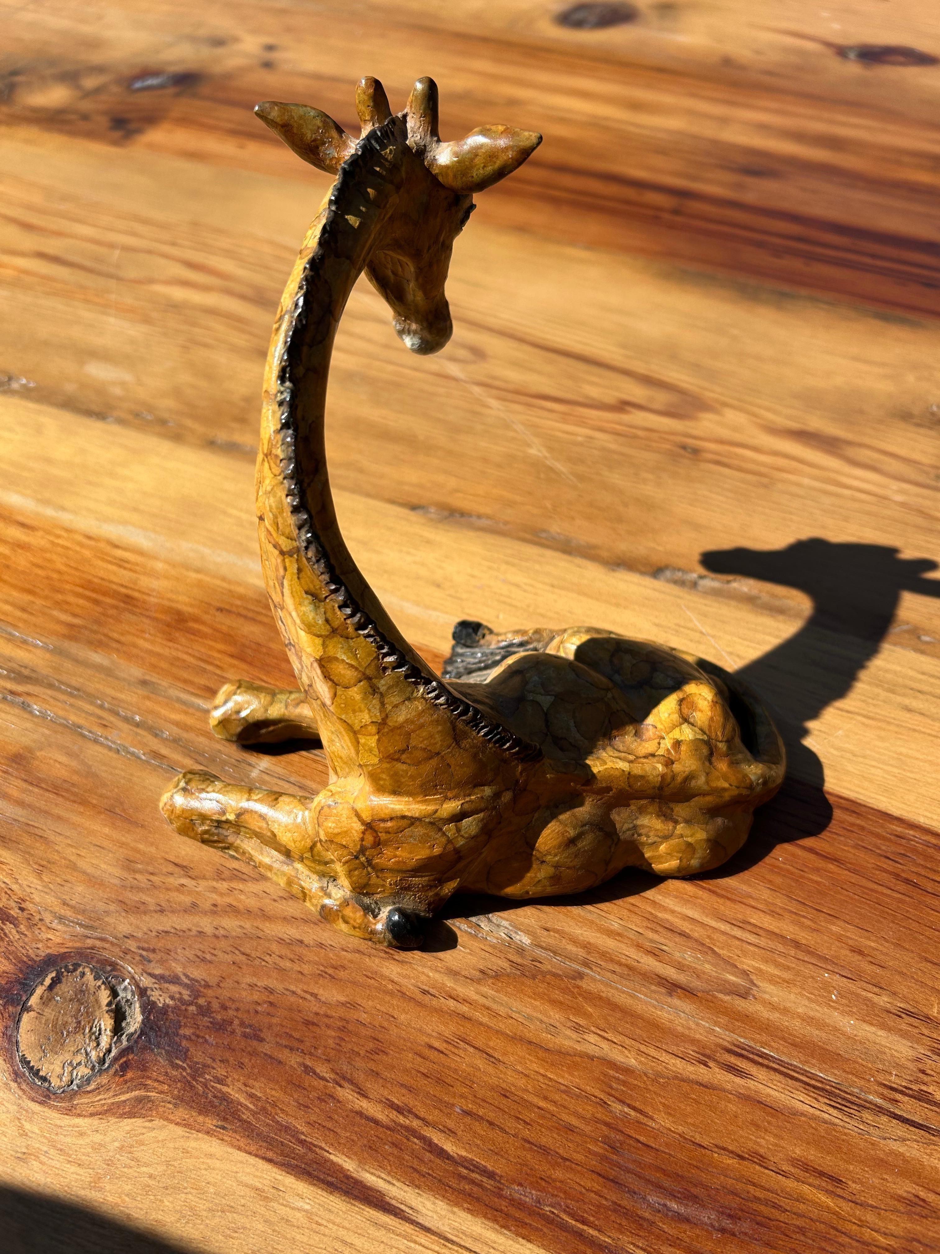 Metà XX secolo Piccola scultura di Giraffa in ferro dipinta a finto fuoco in vendita