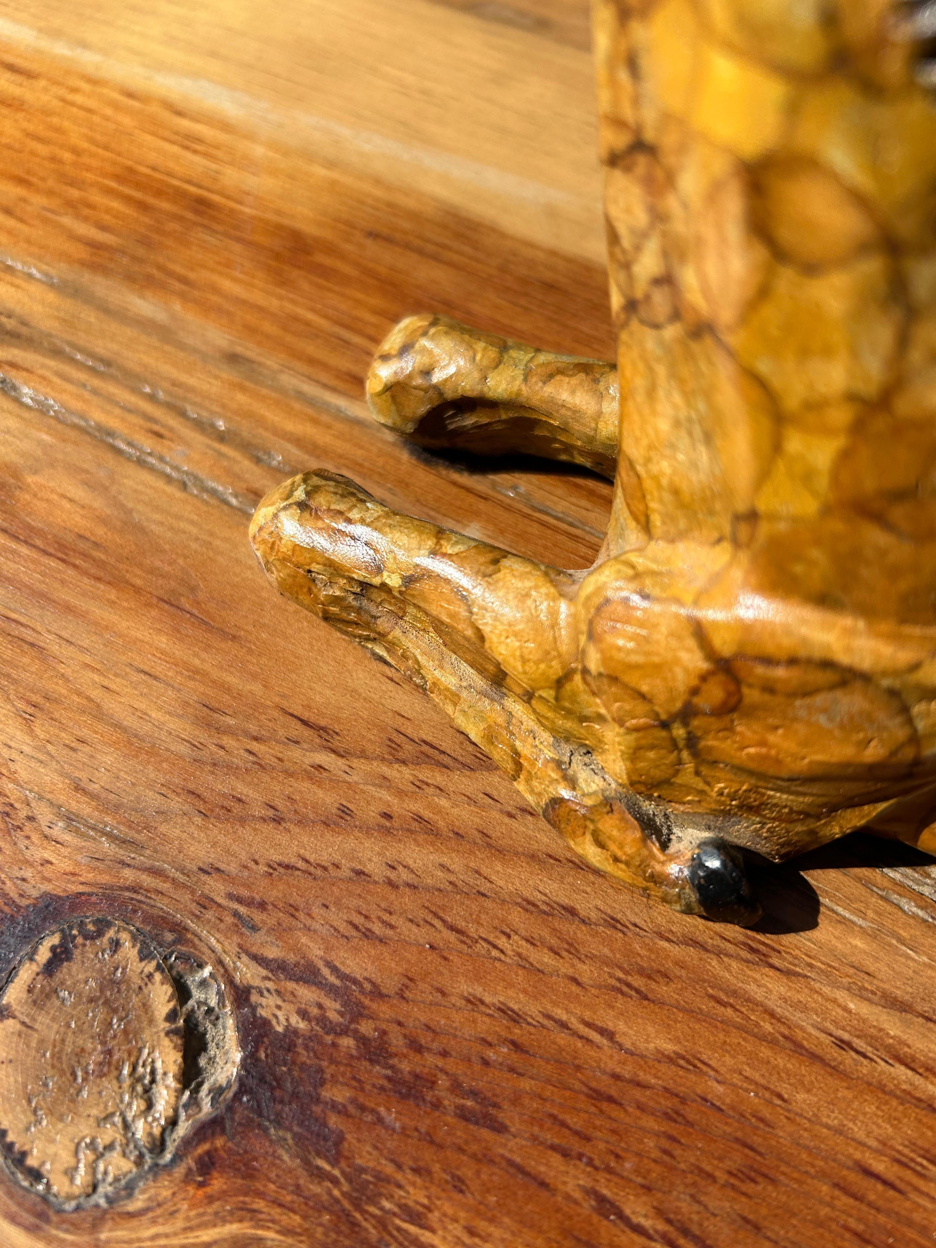 Metallo Piccola scultura di Giraffa in ferro dipinta a finto fuoco in vendita