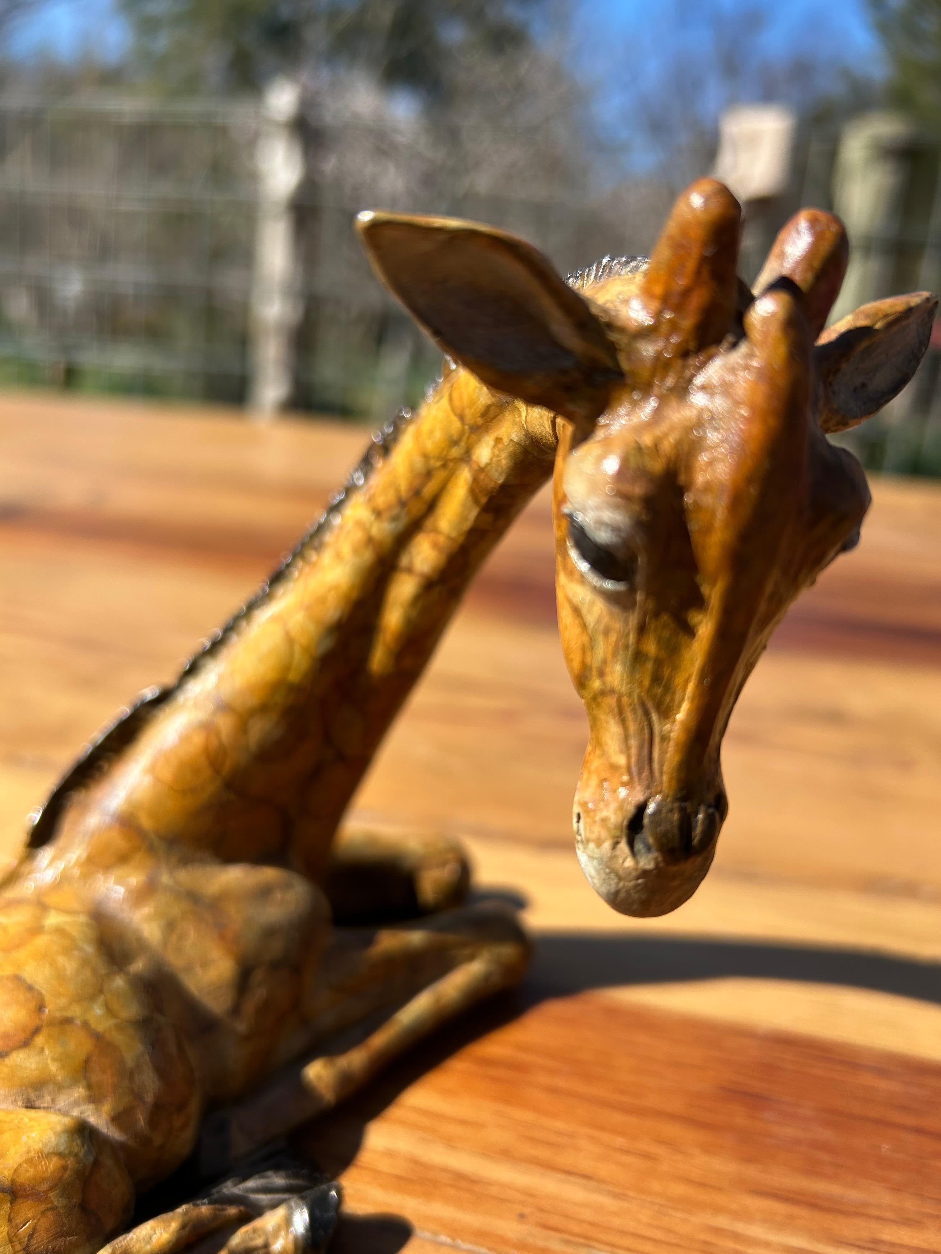 Piccola scultura di Giraffa in ferro dipinta a finto fuoco in vendita 2