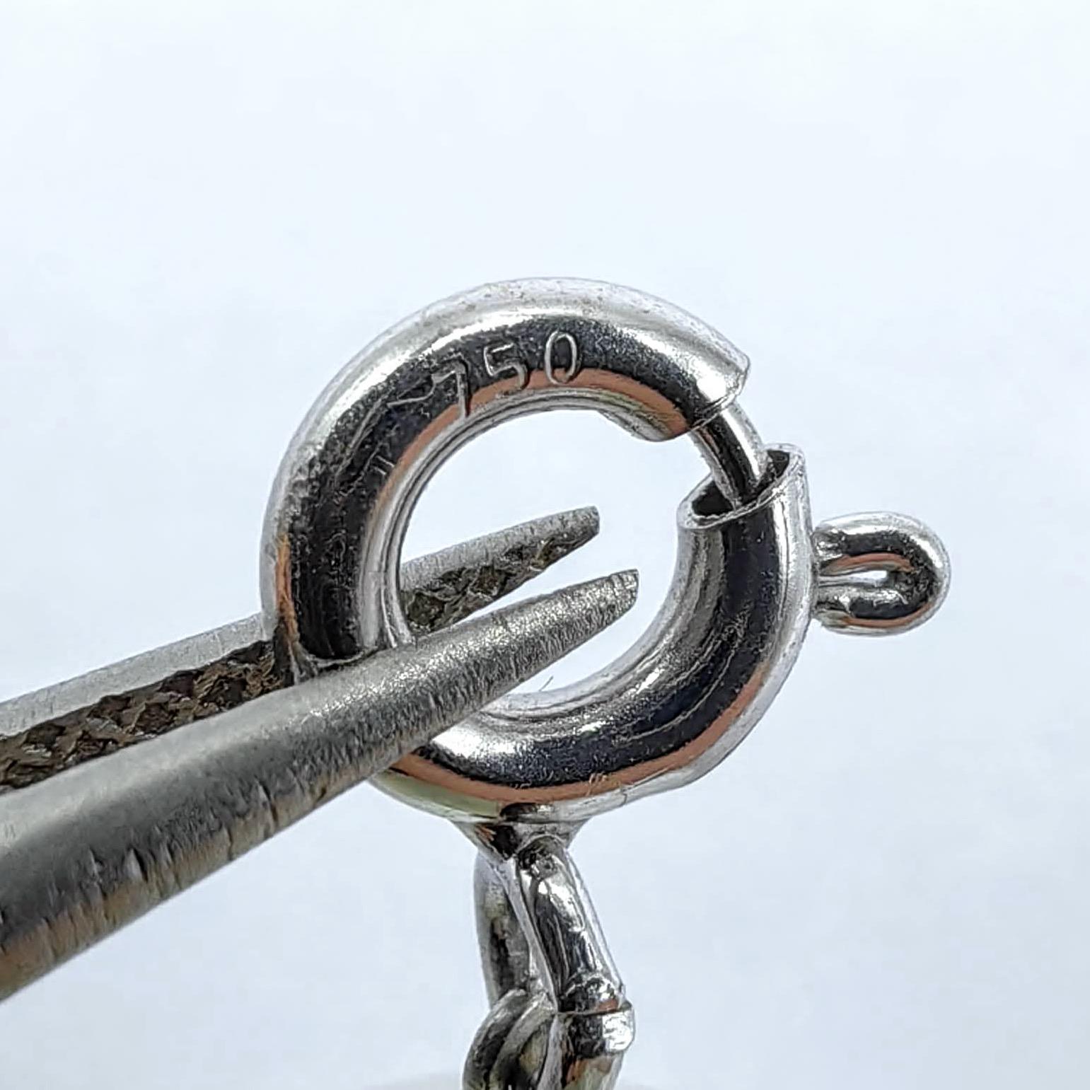 Balena cara: Charm/pendente in oro bianco 18 carati con diamanti neri e perle barocche Beluga in vendita 7