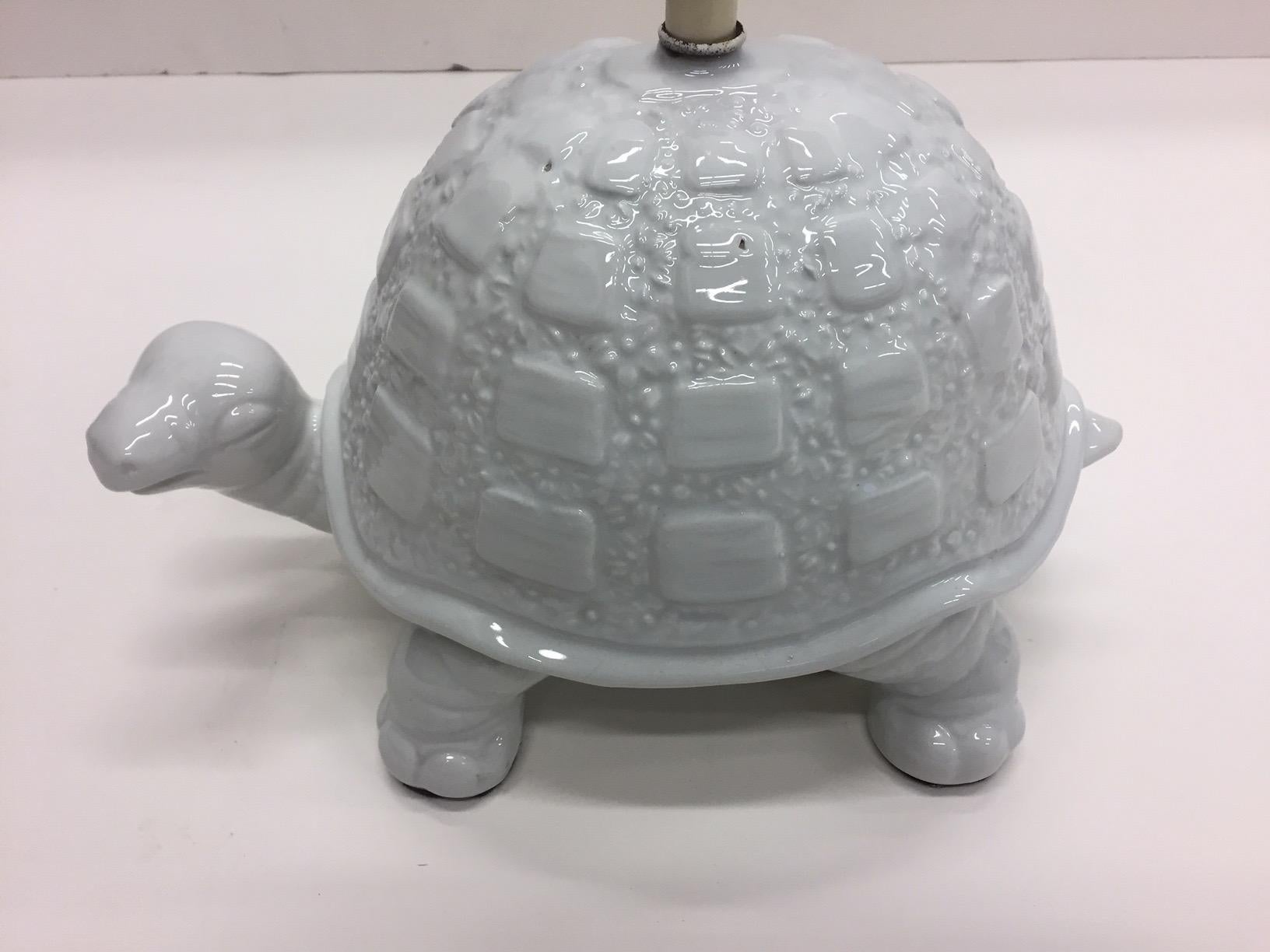 Darling White Ceramic Turtle Lamp In Excellent Condition For Sale In Hopewell, NJ