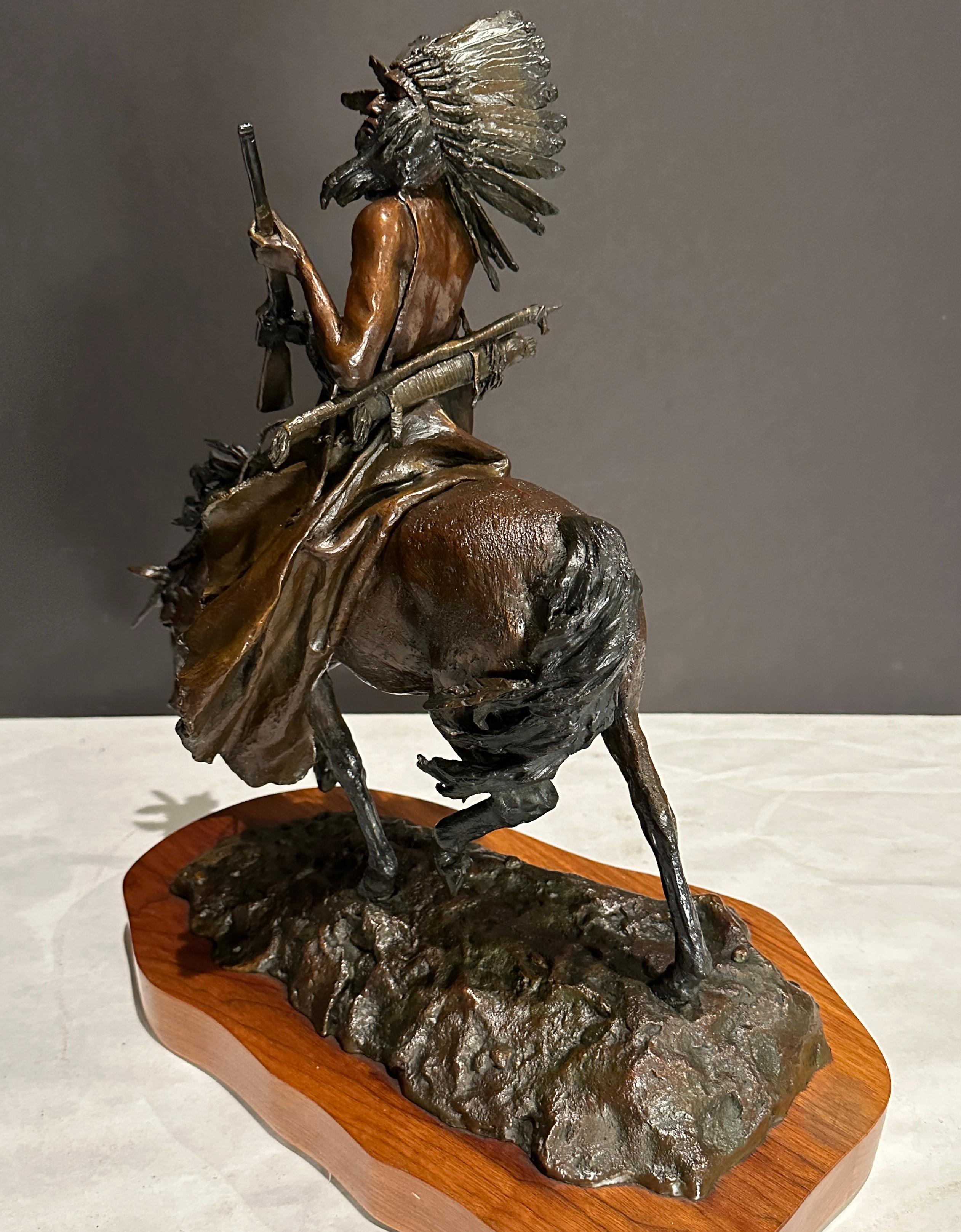 Bronzeskulptur der amerikanischen Ureinwohner zu Pferd, Daro Flood im Angebot 1