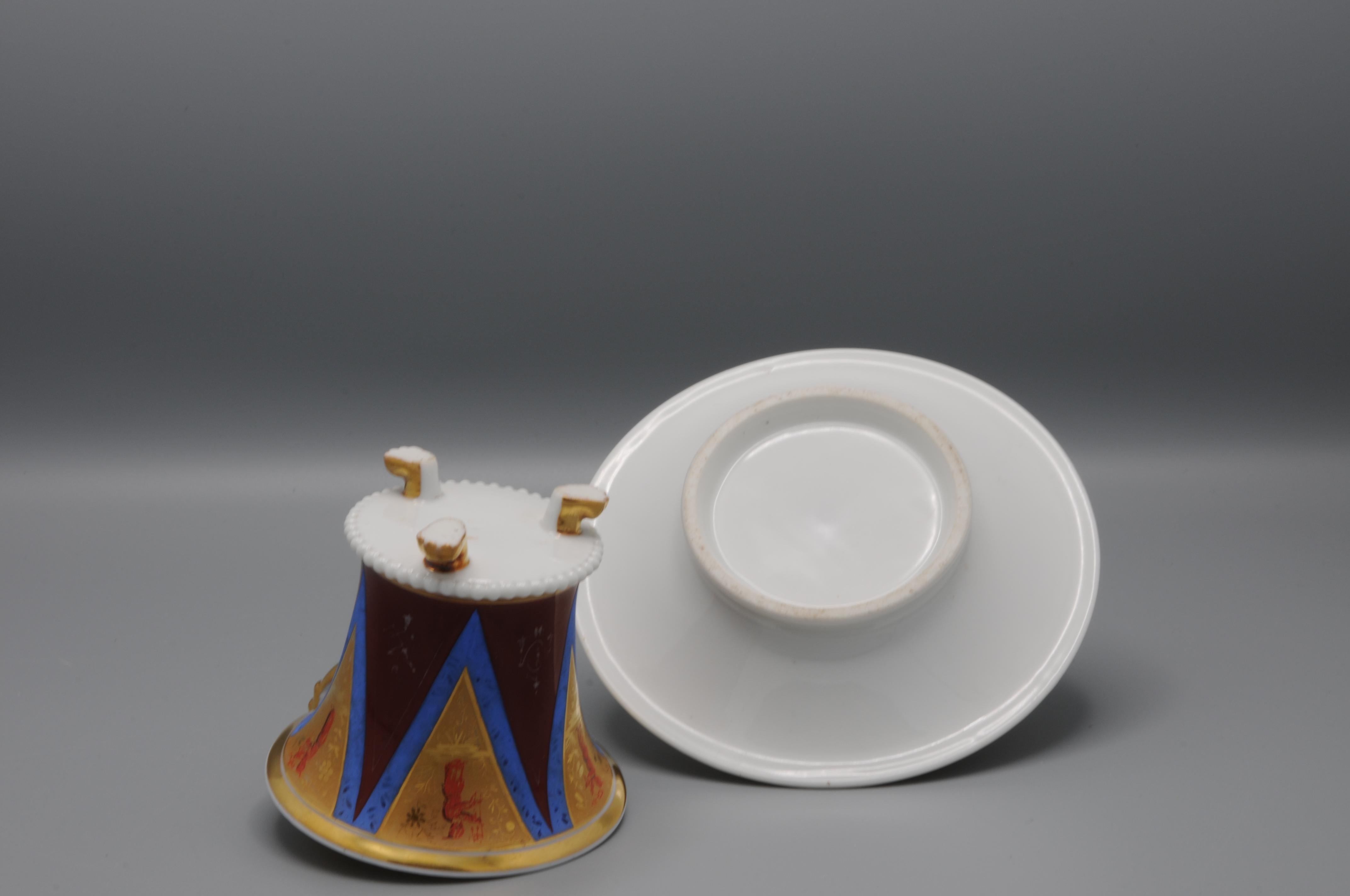 Gilt Darte Freres (?) - Cup and saucer, chinoiserie decoration, early 19th century For Sale