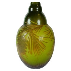 Vase d'Artgental Paul Nicolas en verre d'art camée français, cônes de pin, 1920