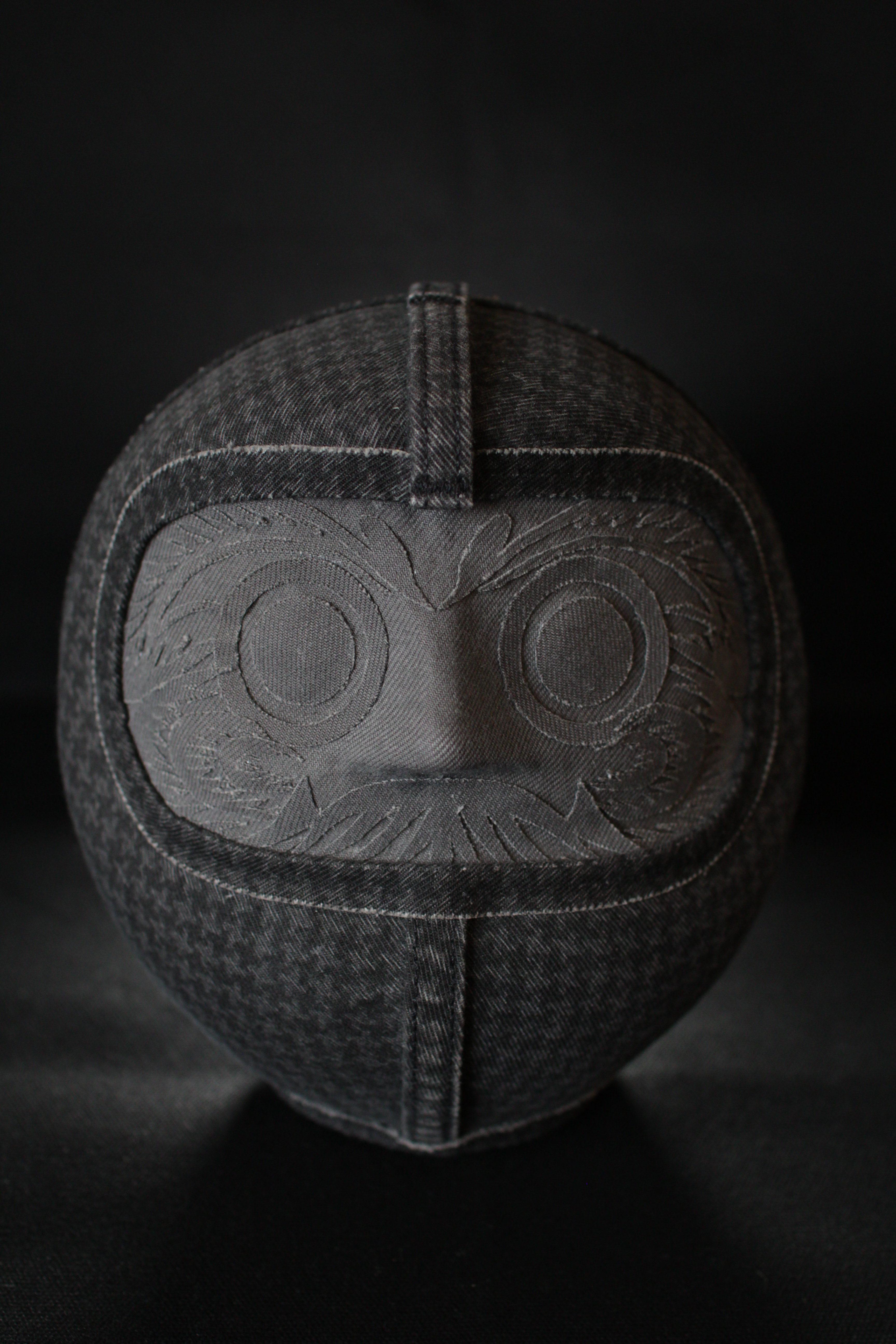 

Daruma est une figurine traditionnelle japonaise qui signifie se relever encore et encore même après être tombé.
Depuis environ 400 ans, elle est aimée comme décoration pour conjurer le mauvais sort ou pour exprimer des souhaits.

La signification