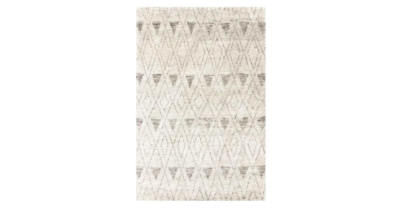 Der marokkanisch inspirierte, handgeknüpfte Wollteppich Masinissa ist weich und dicht und weist ein subtiles geometrisches Muster auf. Dieser Plüschteppich bietet maximalen Komfort und ist der Mittelpunkt in Wohn-, Ess- und Schlafzimmern.
92%