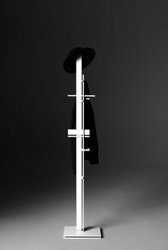Percha Dash, Metal Hecho a Mano, Aspecto Escultórico en Blanco