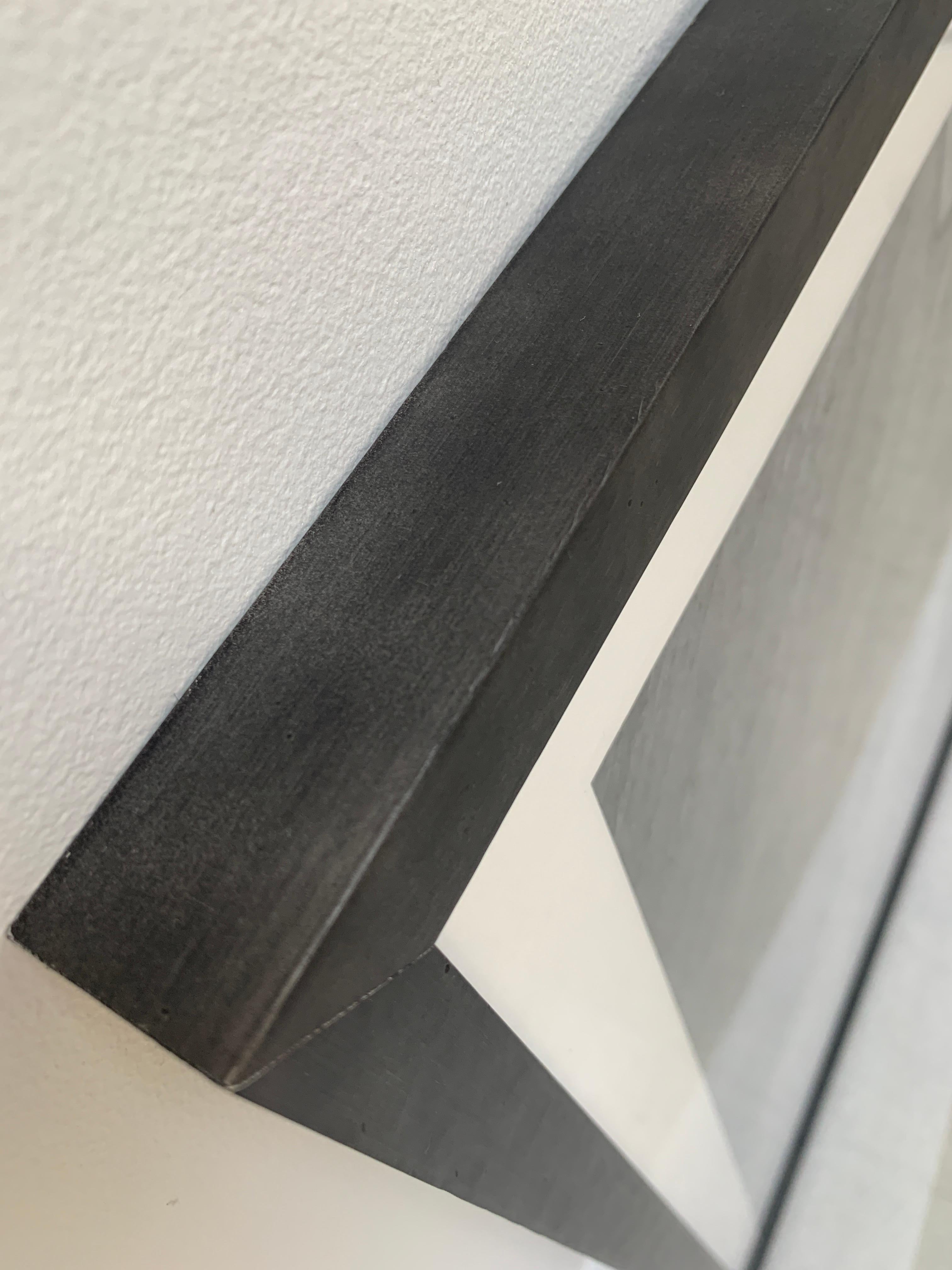 Il s'agit d'une photographie couleur en édition limitée. Le numéro 1 sur 8 est actuellement disponible, encadré dans un cadre en placage de fer martelé avec acrylique UV.
Tourné sur place à Zurich.

Œuvre d'art en édition limitée sur papier FineArt