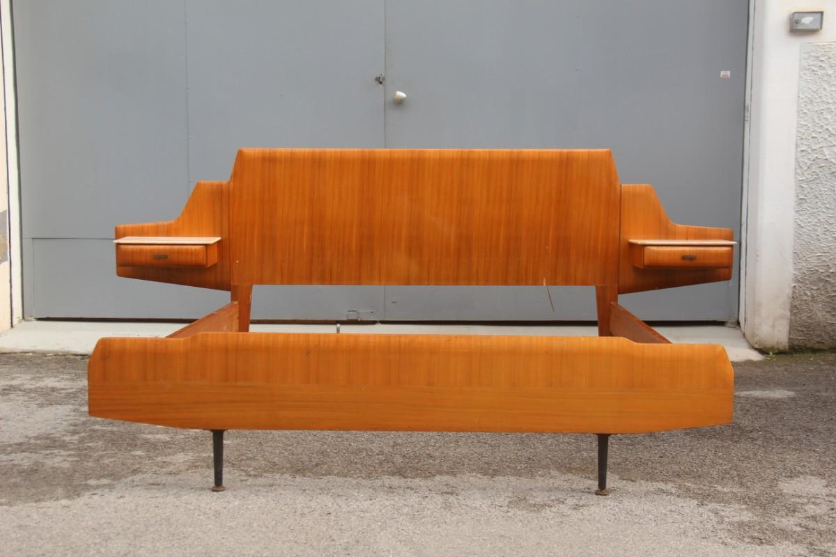 Dassi Bed Italian Geometric Teak Design White Marble 1950s Style Gio Ponti In Good Condition In Palermo, Sicily