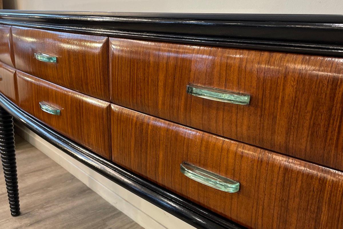 Metà XX secolo Console Dassi Design in Wood con maniglie in vetro e chiavi in ottone in vendita