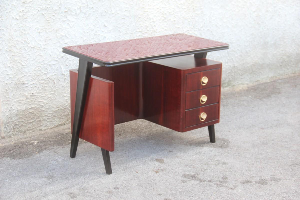 Dassi Schreibtisch Nussbaum Mid-Century Modern Messing Minimal Scultural 1950s Italienisch (Moderne der Mitte des Jahrhunderts) im Angebot