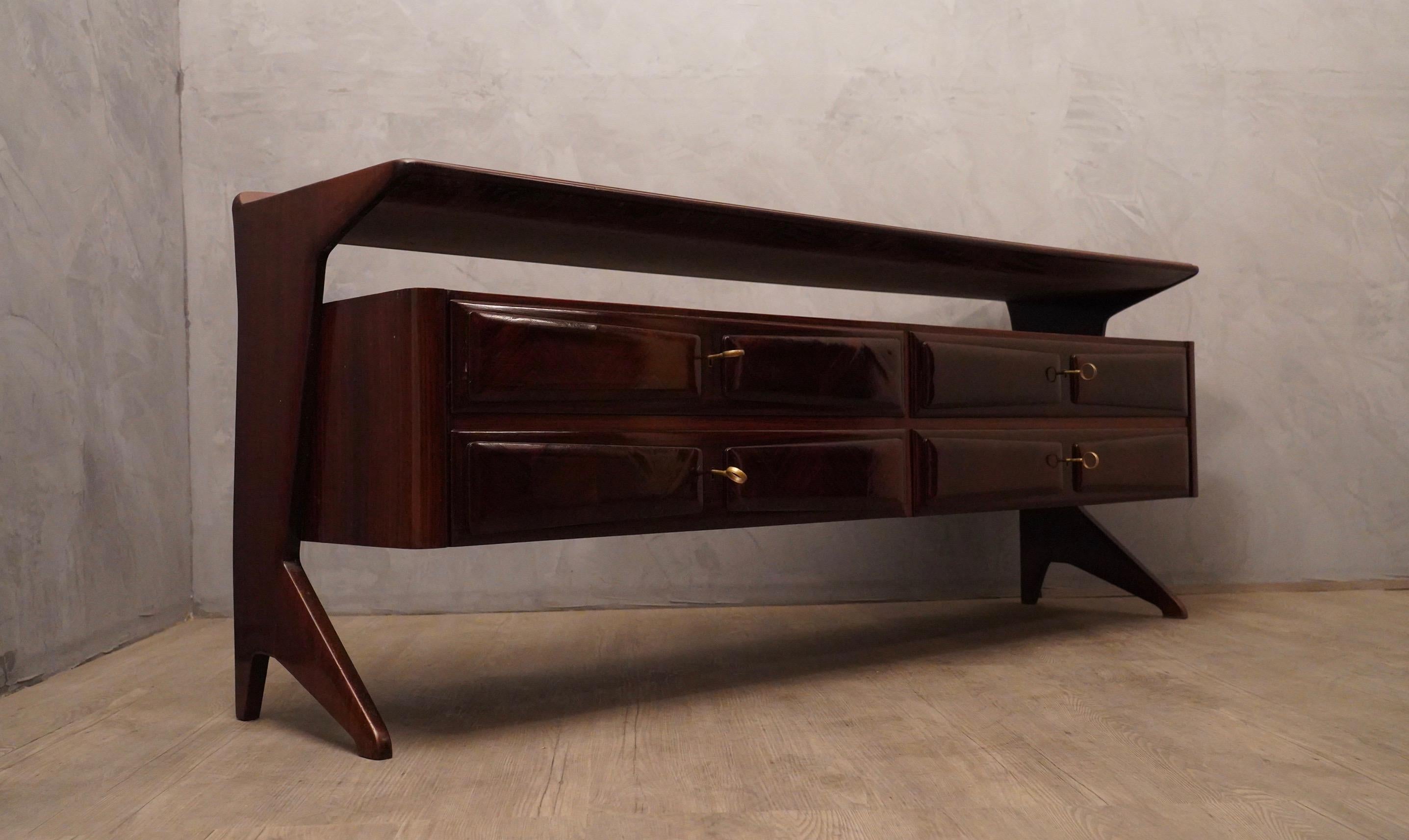 Dassi Midcentury Walnut and Glass Top Italian Commode Chests of Drawers, 1950 In Good Condition For Sale In Rome, IT