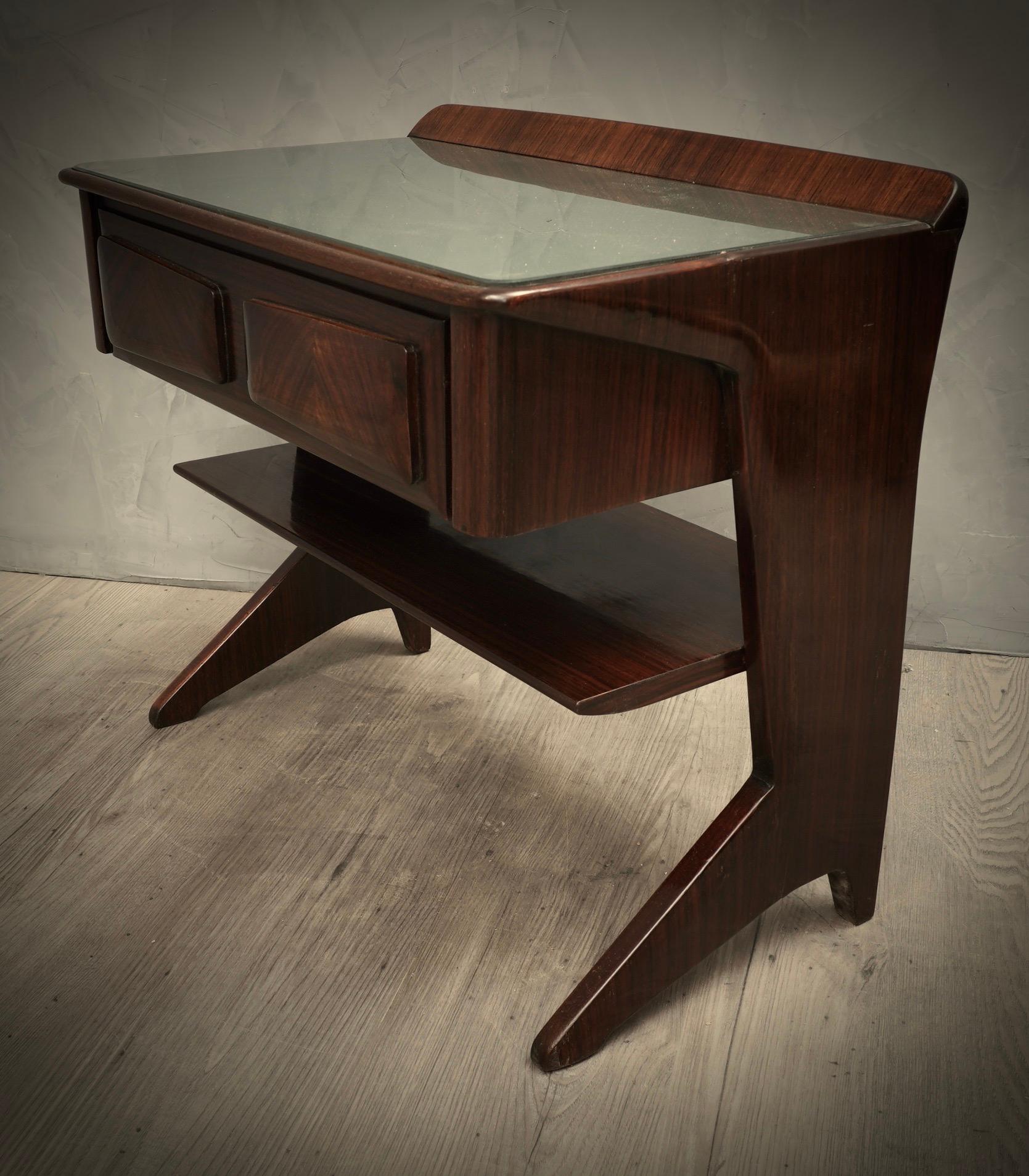 Dassi Walnut and Glass Italian Mid-Century Nightstands, 1950 In Good Condition For Sale In Rome, IT