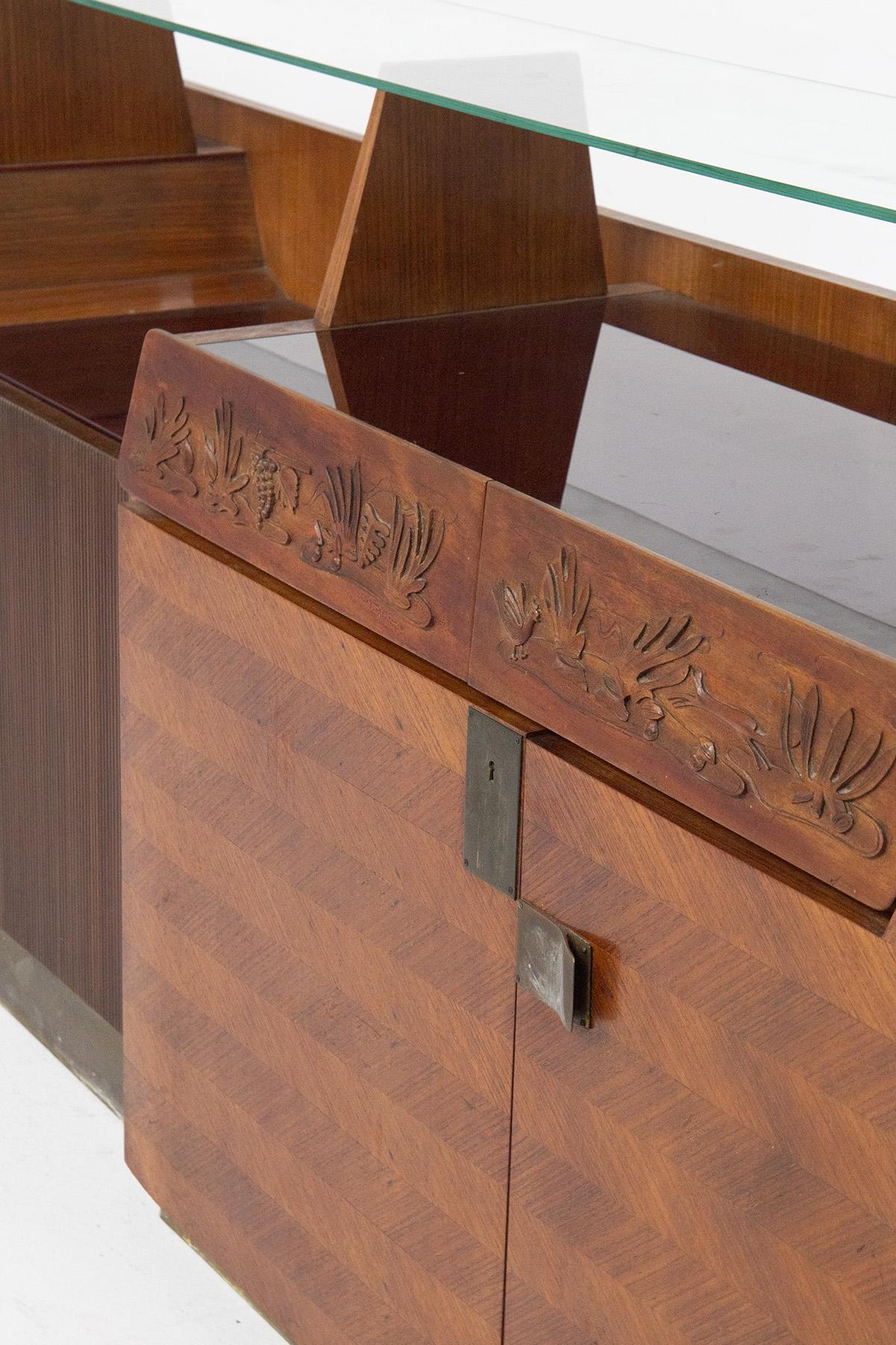 Ottone Credenza moderna Dassi in Wood, vetro e ottone in vendita