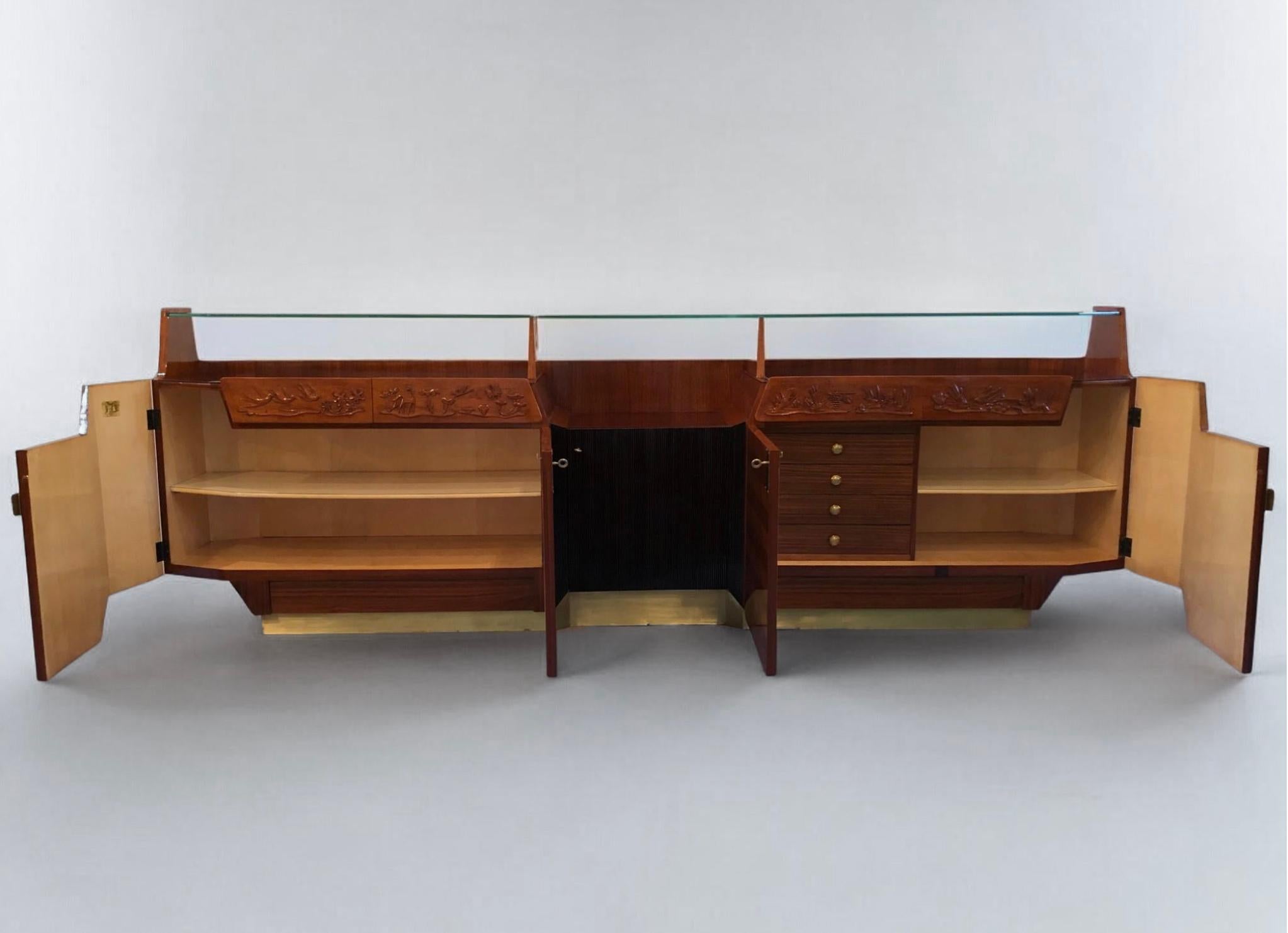 Credenza moderna Dassi in Wood, vetro e ottone in vendita 1