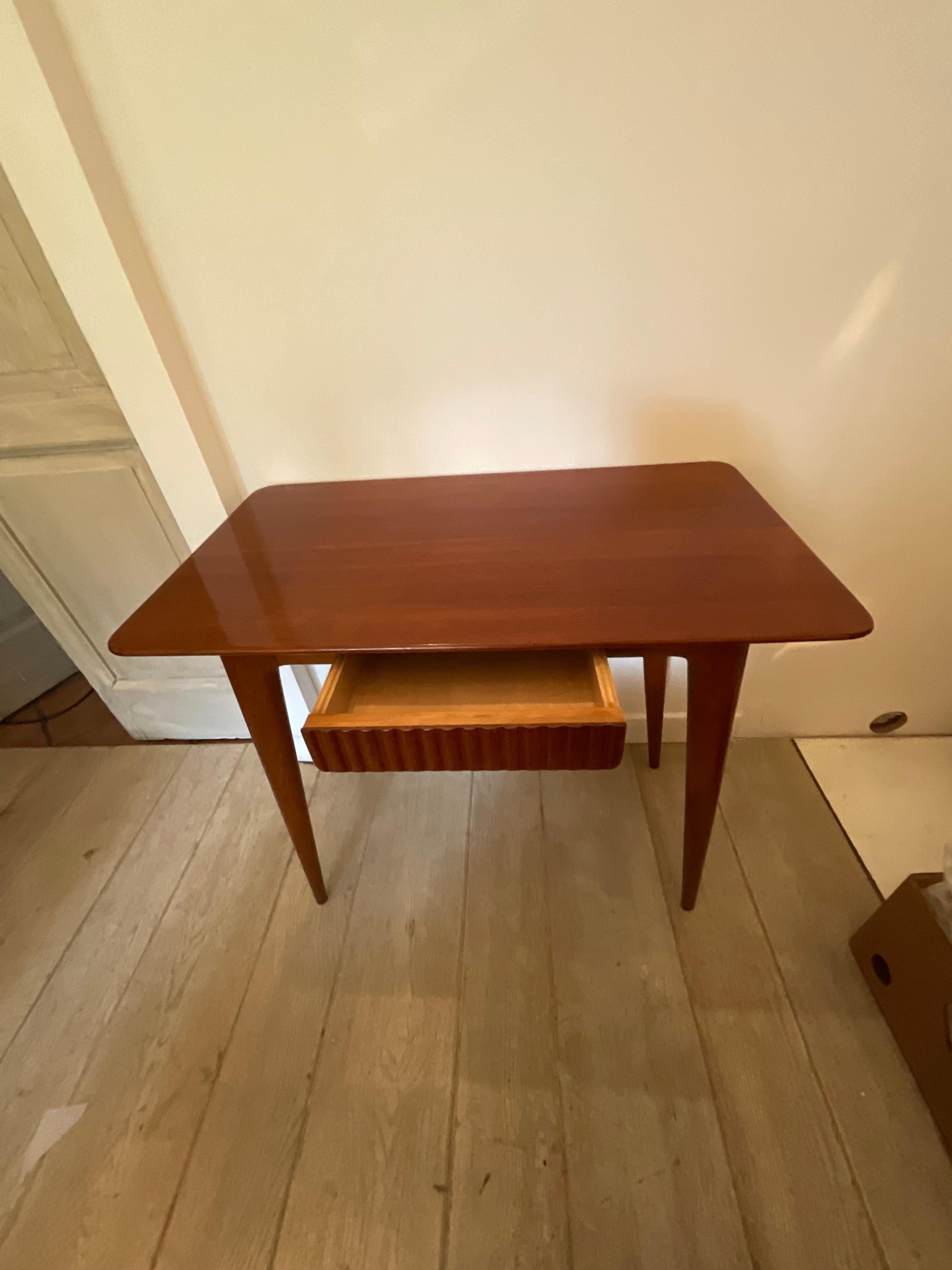 DASSI - Piccolo tavolo, scrivania o console, con cassetto in acero, ITALIA 1950. im Angebot 4