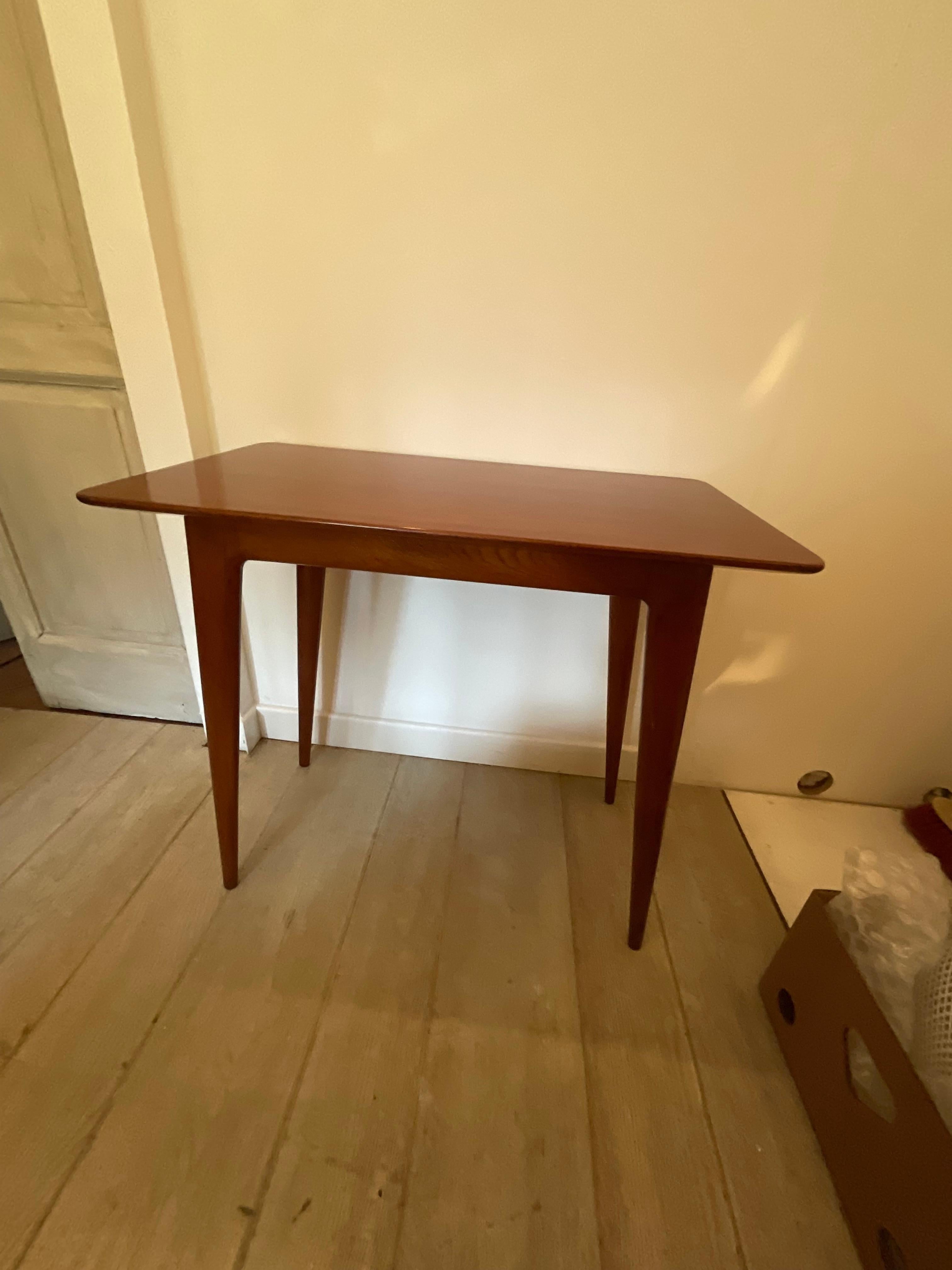DASSI - Piccolo tavolo, scrivania o console, con cassetto in acero, ITALIA 1950. (Teakholz) im Angebot