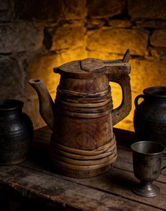 Caraffa con beccuccio in pino datata 1781, arte popolare artigianale nordica