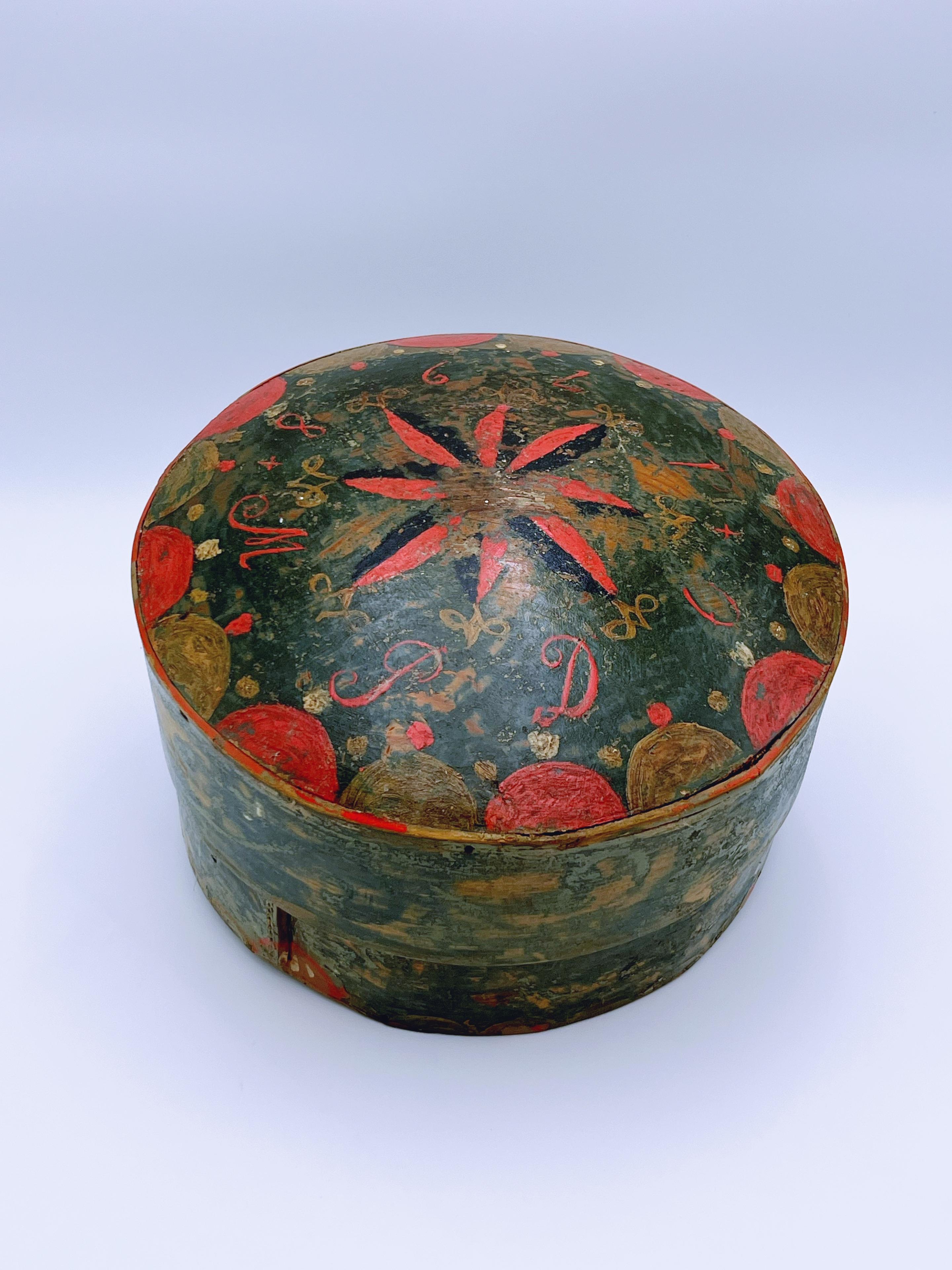 Datiert 1798 Wichtige norwegische Volkskunst Zinken Box, primitiv, Kiefer Bugholz (Handbemalt) im Angebot