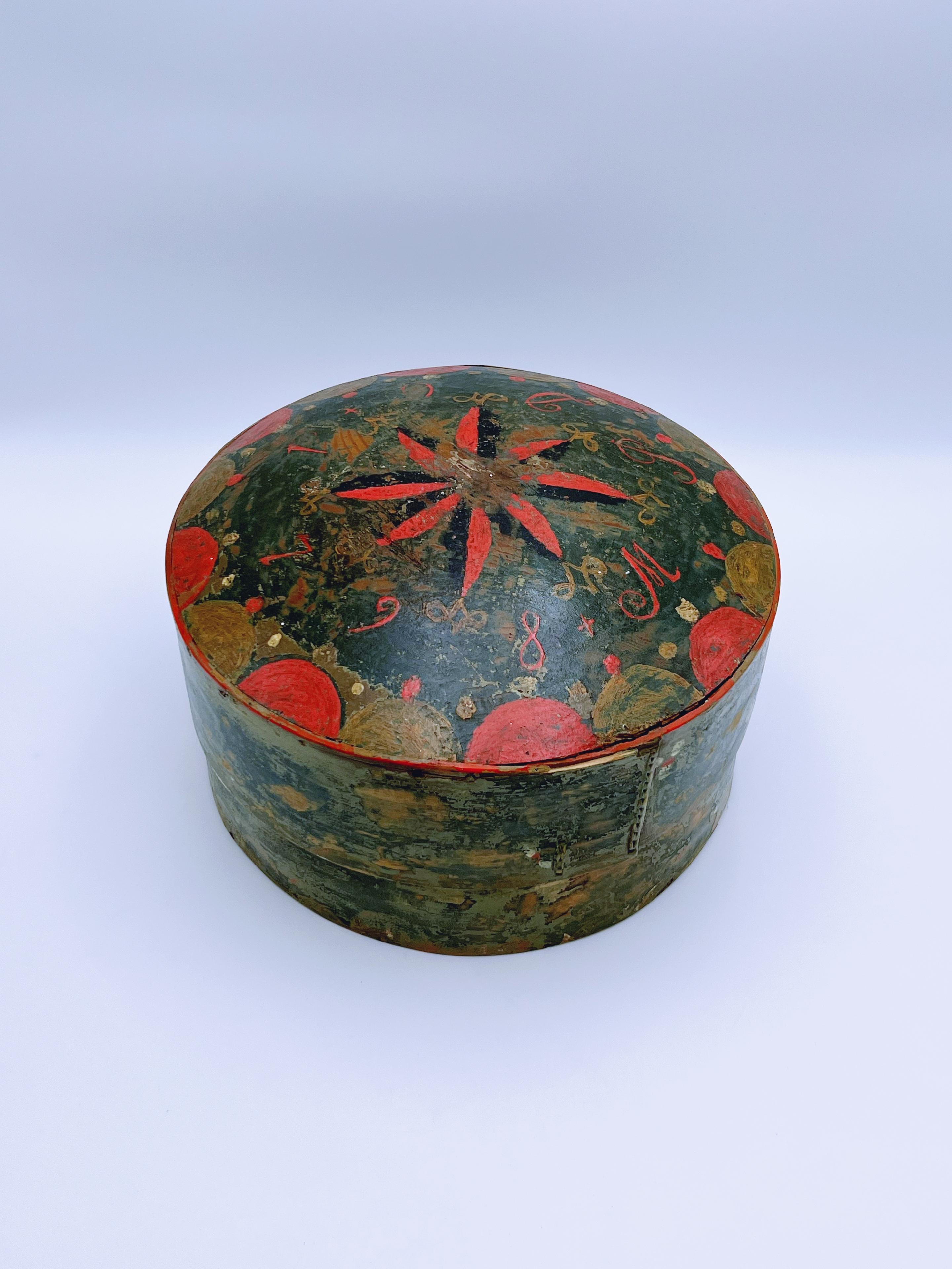 Datiert 1798 Wichtige norwegische Volkskunst Zinken Box, primitiv, Kiefer Bugholz im Angebot 1