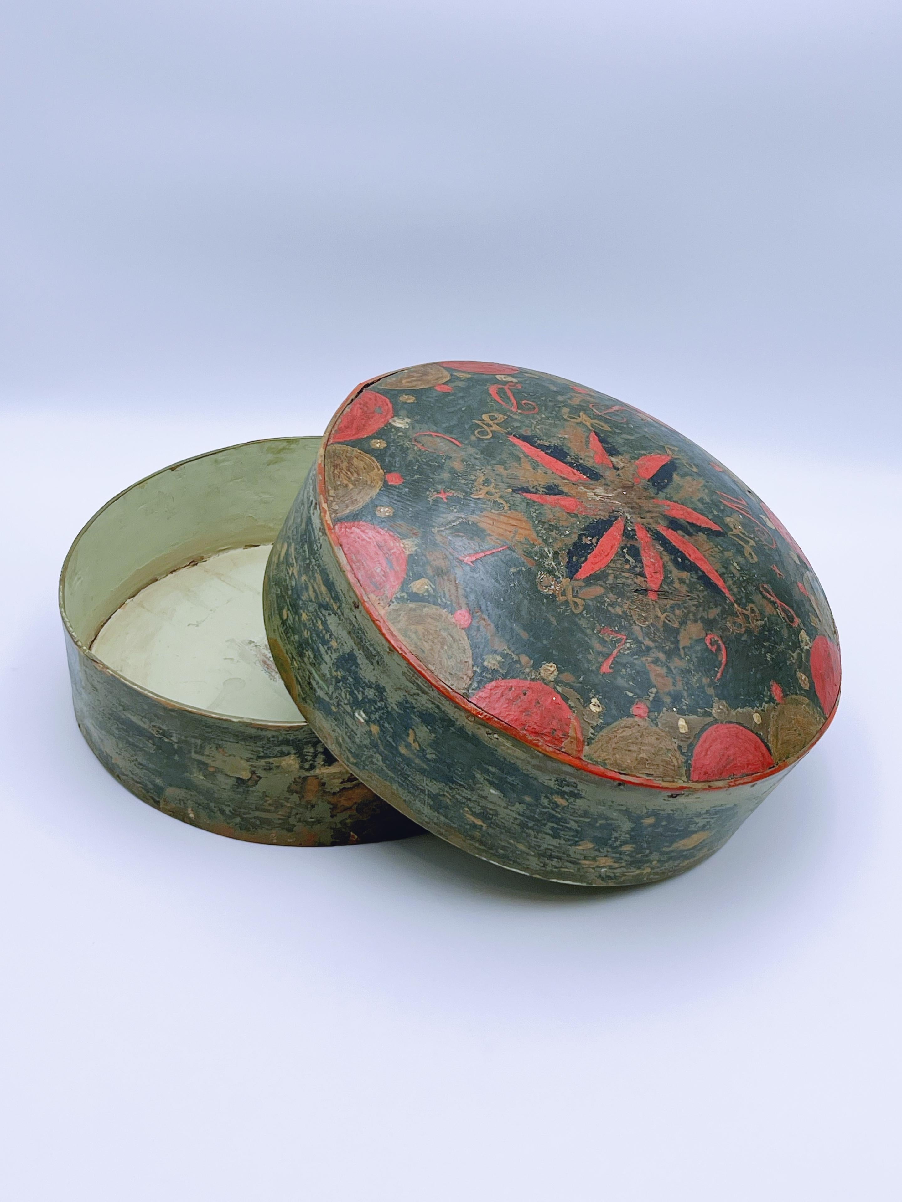 Datiert 1798 Wichtige norwegische Volkskunst Zinken Box, primitiv, Kiefer Bugholz im Angebot 2