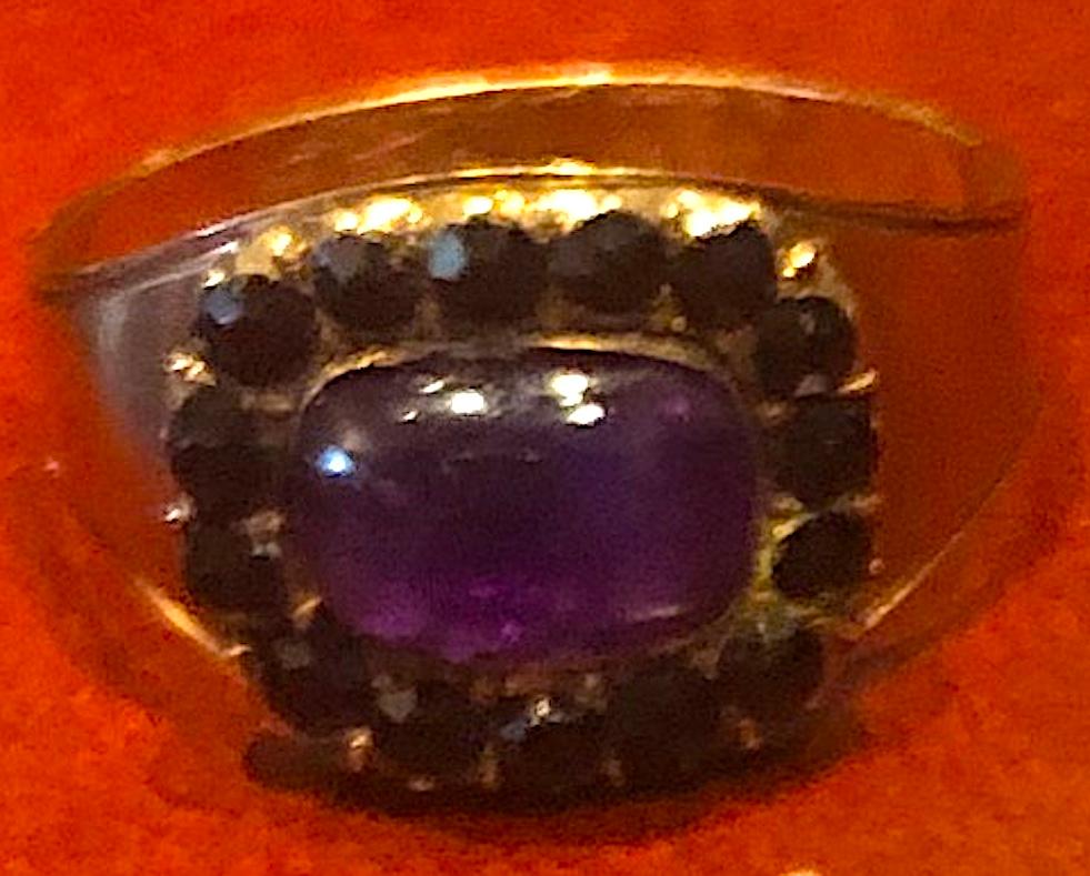 Dated 1808 12 K Amethyst Mourning Band with Jet surround In Excellent Condition For Sale In Baltimore, MD