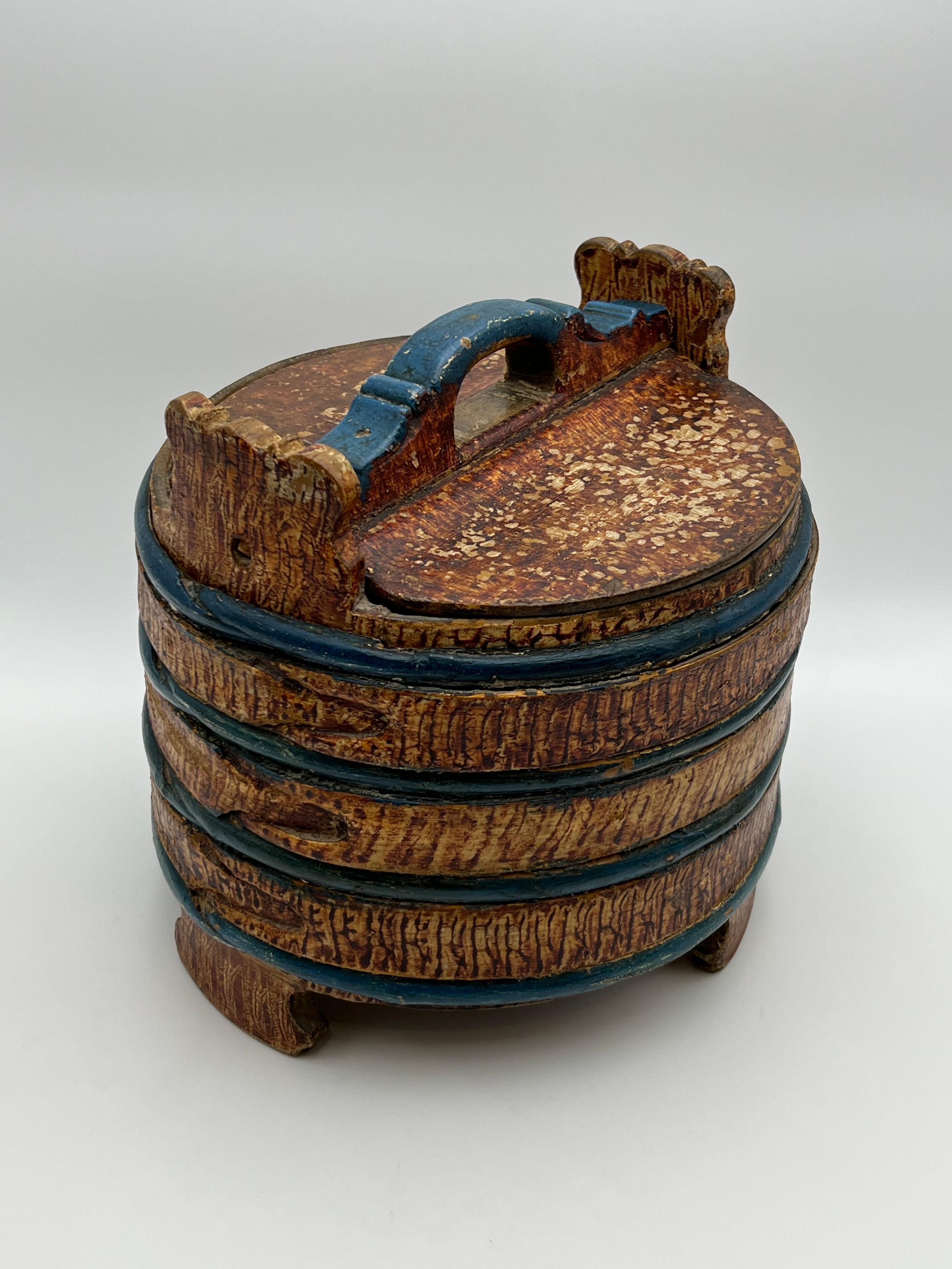 Norvegese Secchiello da burro rustico datato 1819, Norvegia, arte popolare di qualità museale in vendita