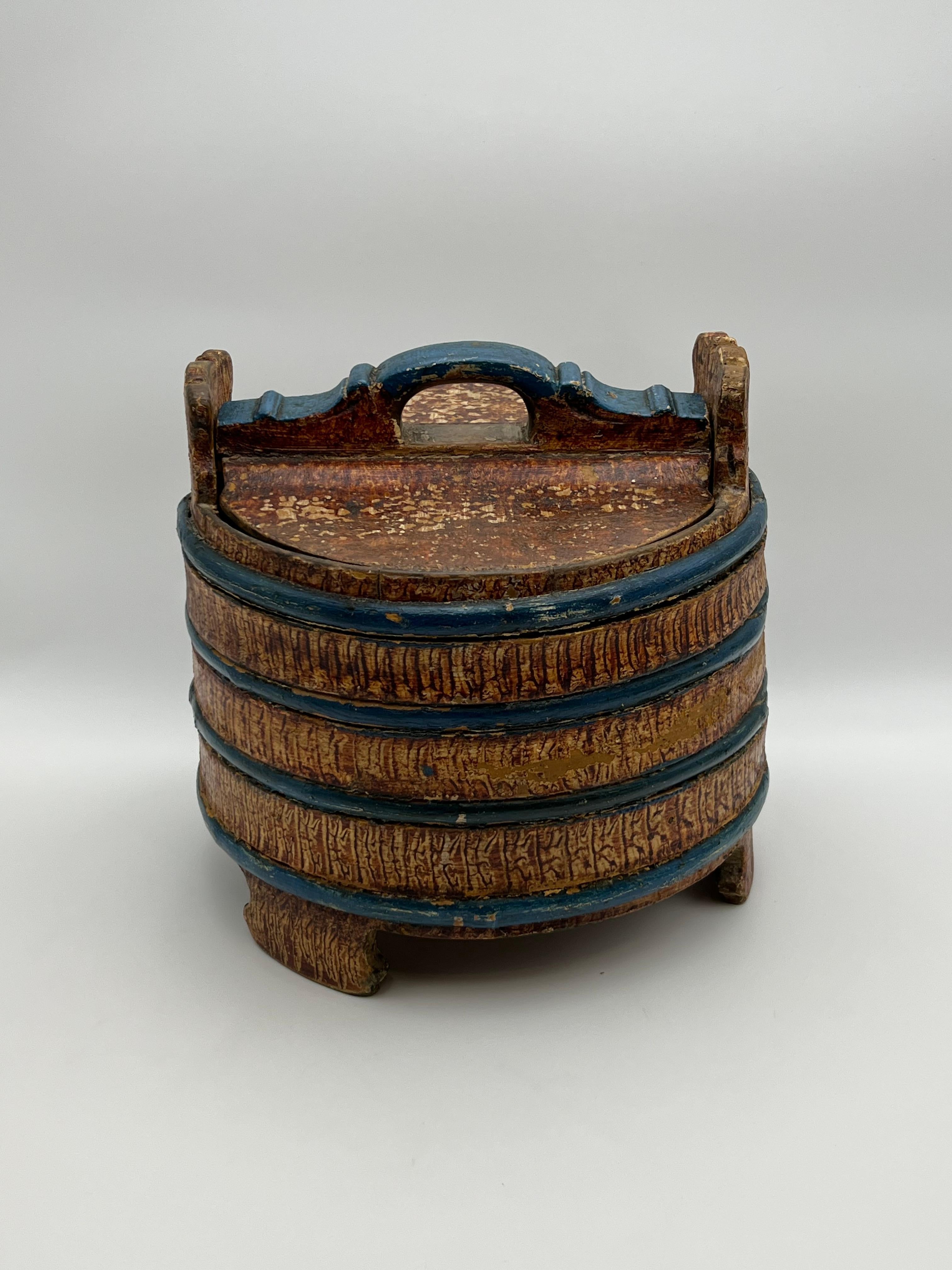 Inizio XIX secolo Secchiello da burro rustico datato 1819, Norvegia, arte popolare di qualità museale in vendita