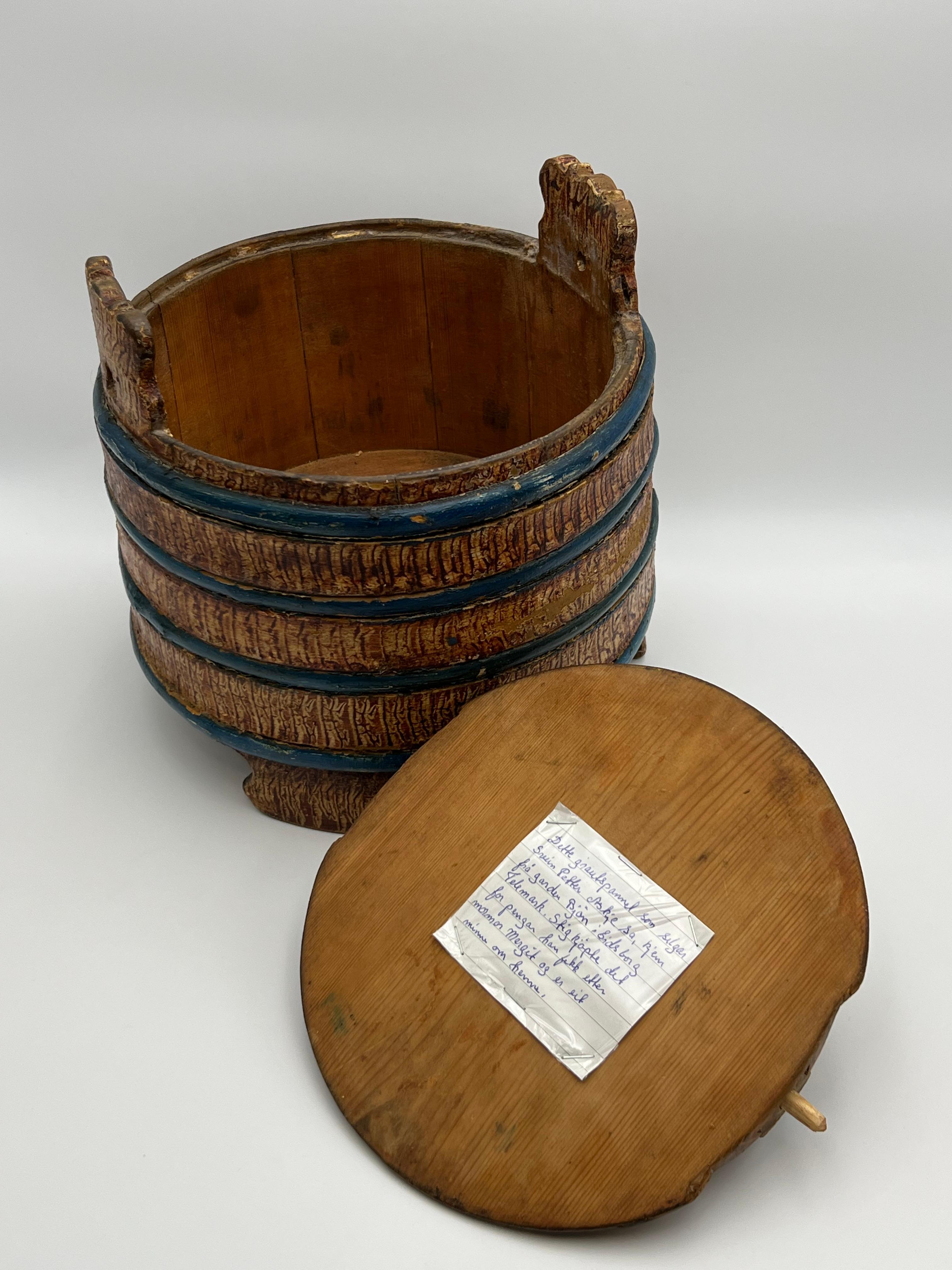 Legno Secchiello da burro rustico datato 1819, Norvegia, arte popolare di qualità museale in vendita