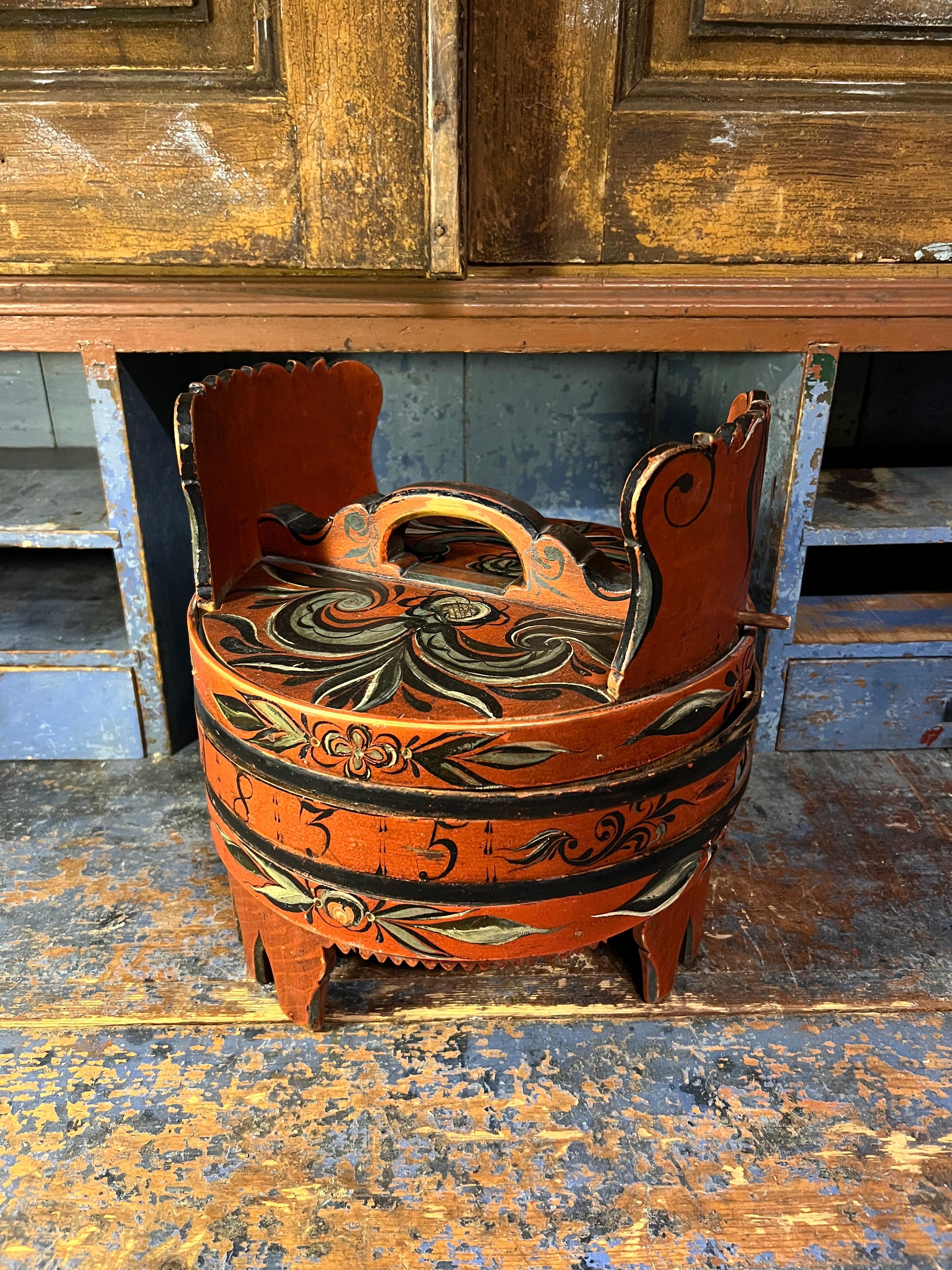 Datiert 1835 Hallingdal Rosemaling - Antike Ambarbox, Norwegen - Museumsqualität im Zustand „Gut“ im Angebot in Skien, NO
