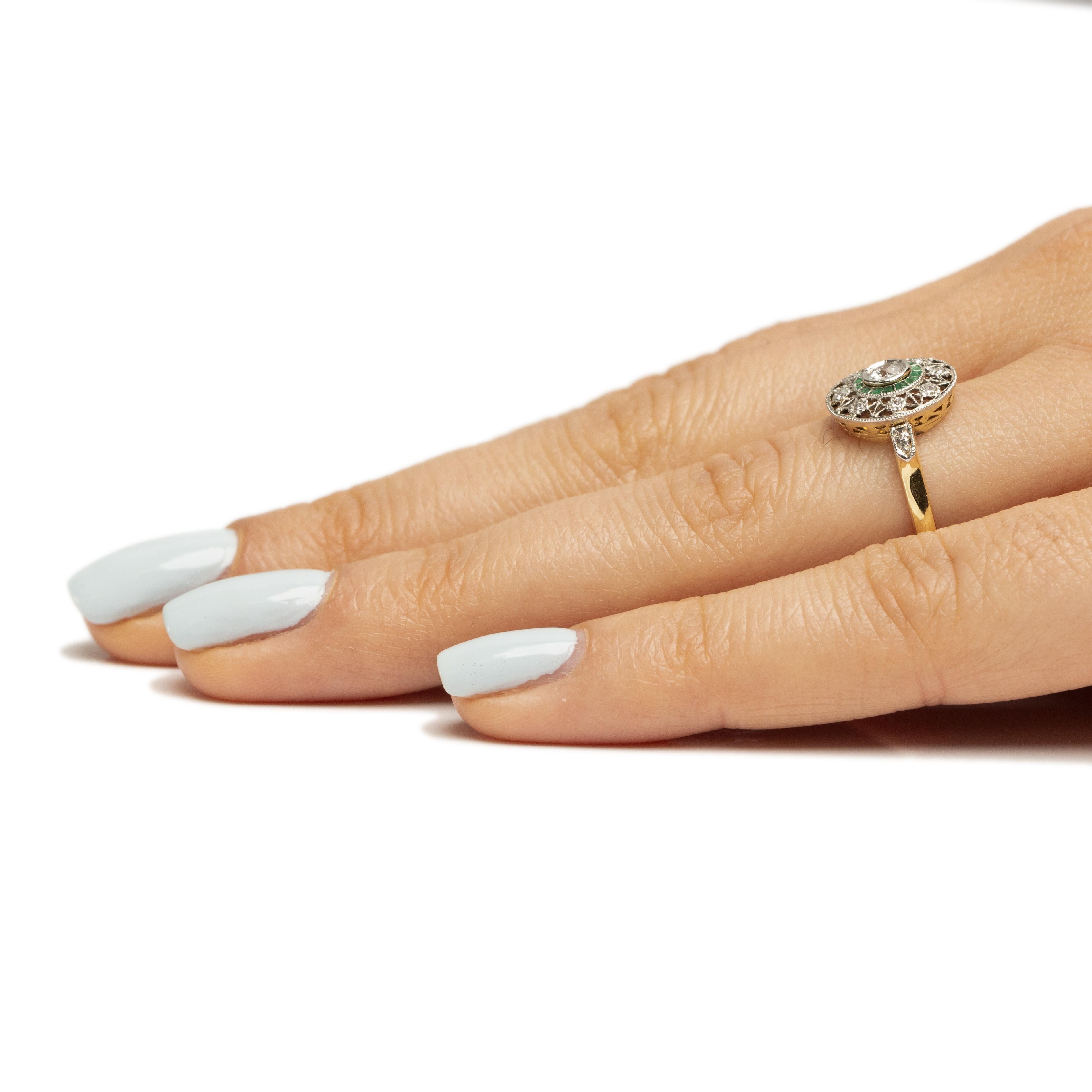 Französischer zweifarbiger, durchbrochener Doppelhalo-Diamant- und Smaragdring mit französischer Punze von 1838 1
