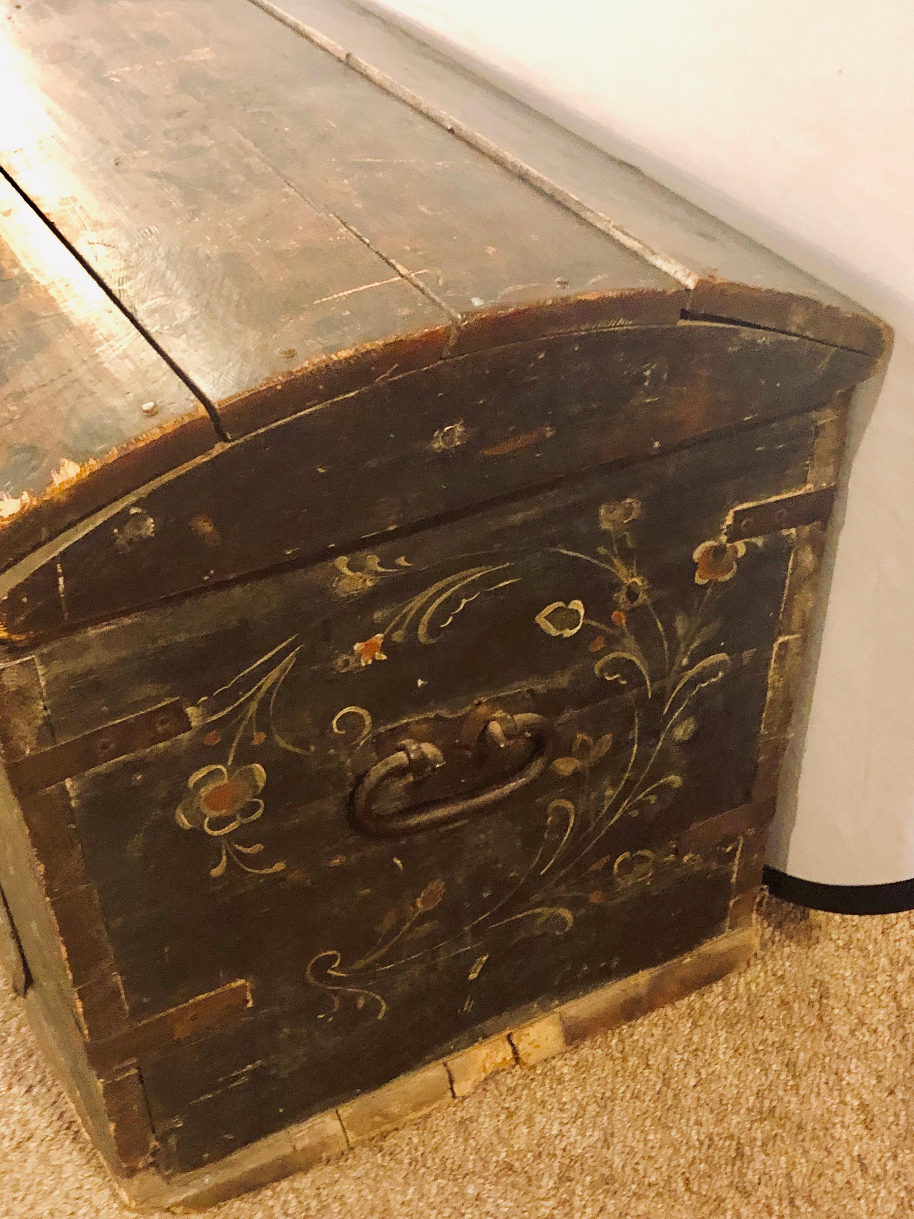 Original Painted Dowry Chest Trunk or Luggage, Dated 1840 For Sale 7