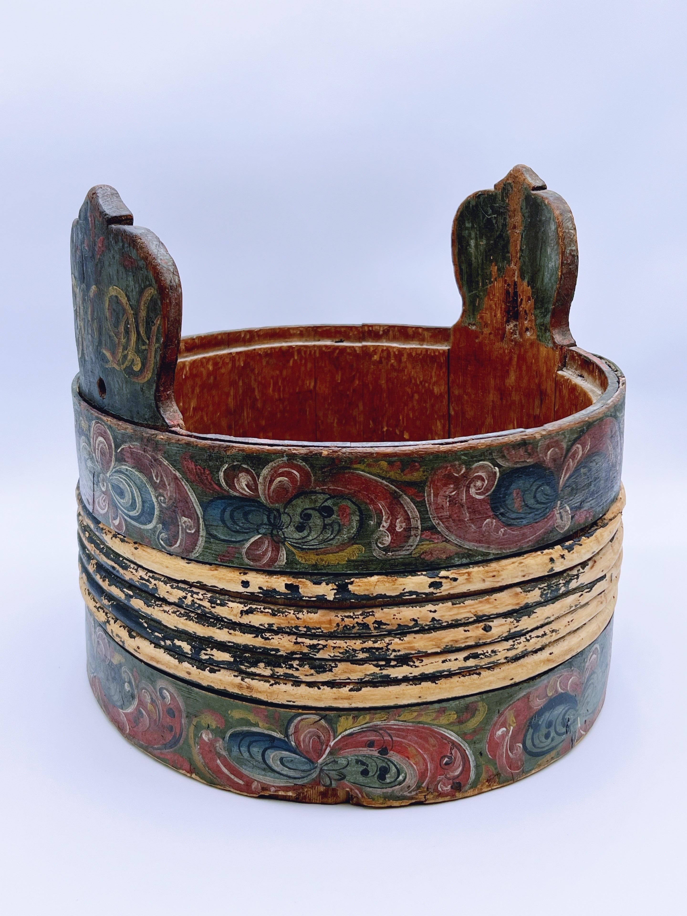 Norwegischer antiker Rosenkübel aus Telemark, datiert 1846, datiert (Bugholz) im Angebot