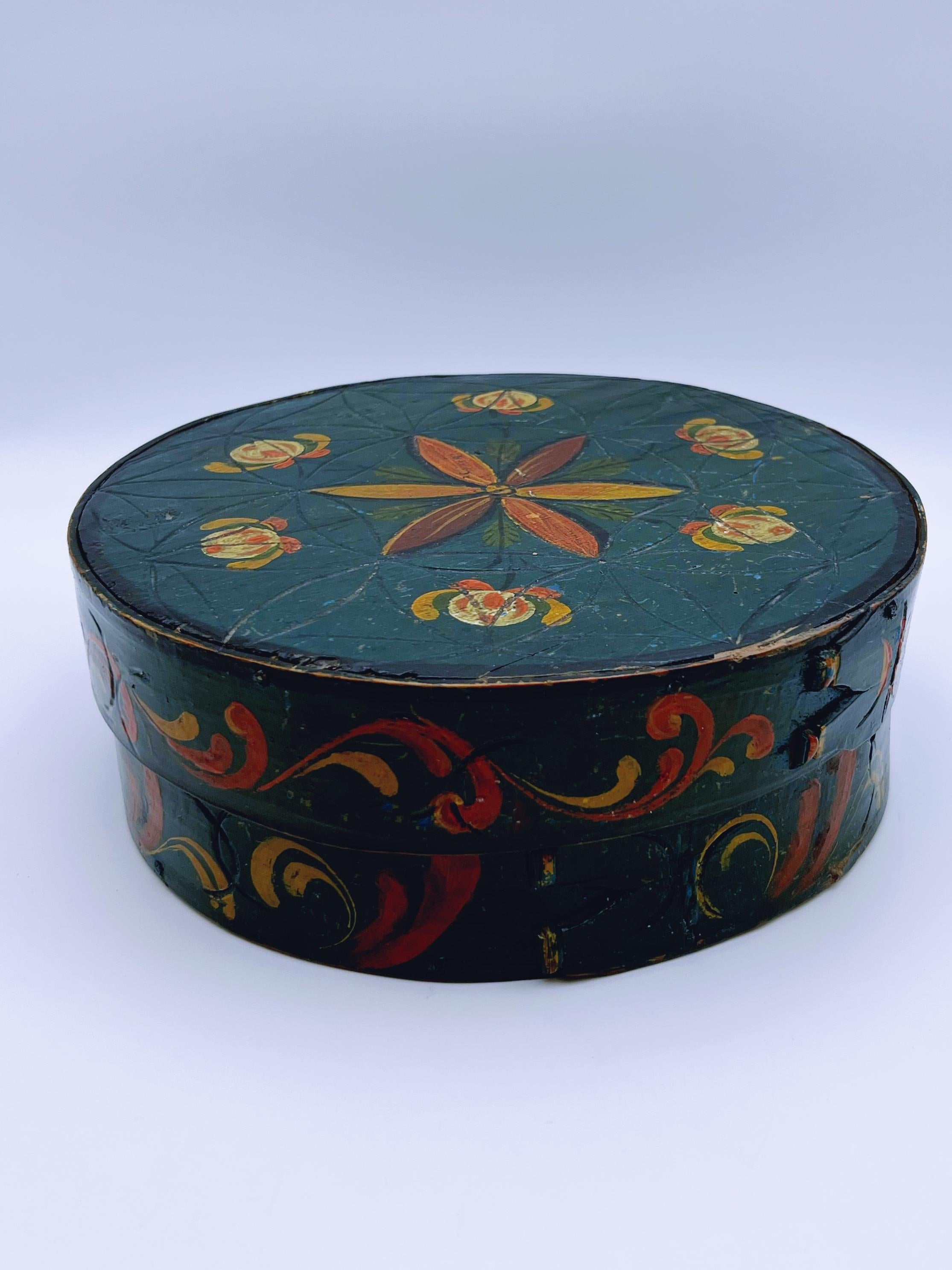 Daté de 1850 Boîte à dents ancienne de qualité musée avec Rosemaling, bois courbé, nordique en vente 2