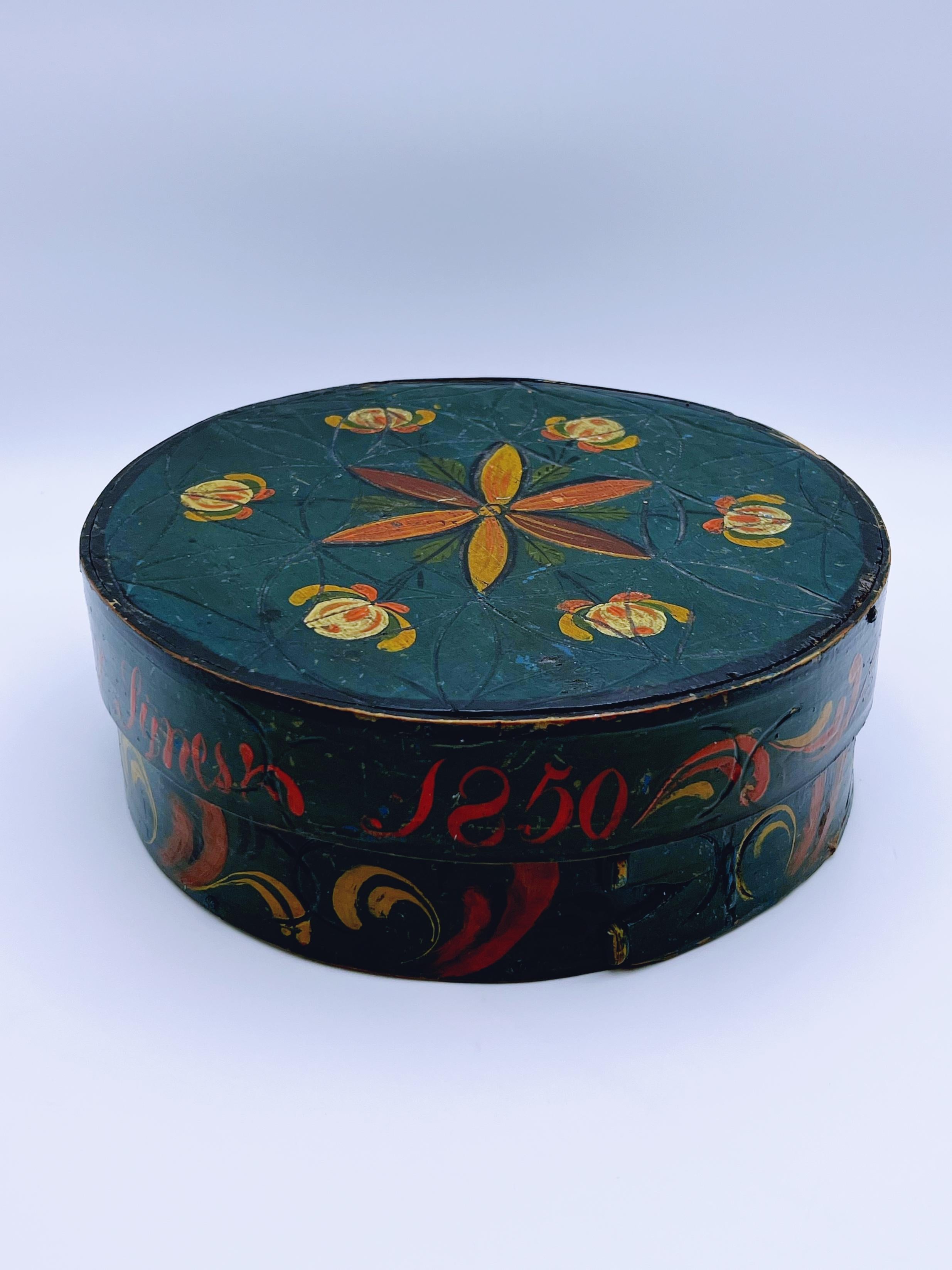 Artisanat Daté de 1850 Boîte à dents ancienne de qualité musée avec Rosemaling, bois courbé, nordique en vente