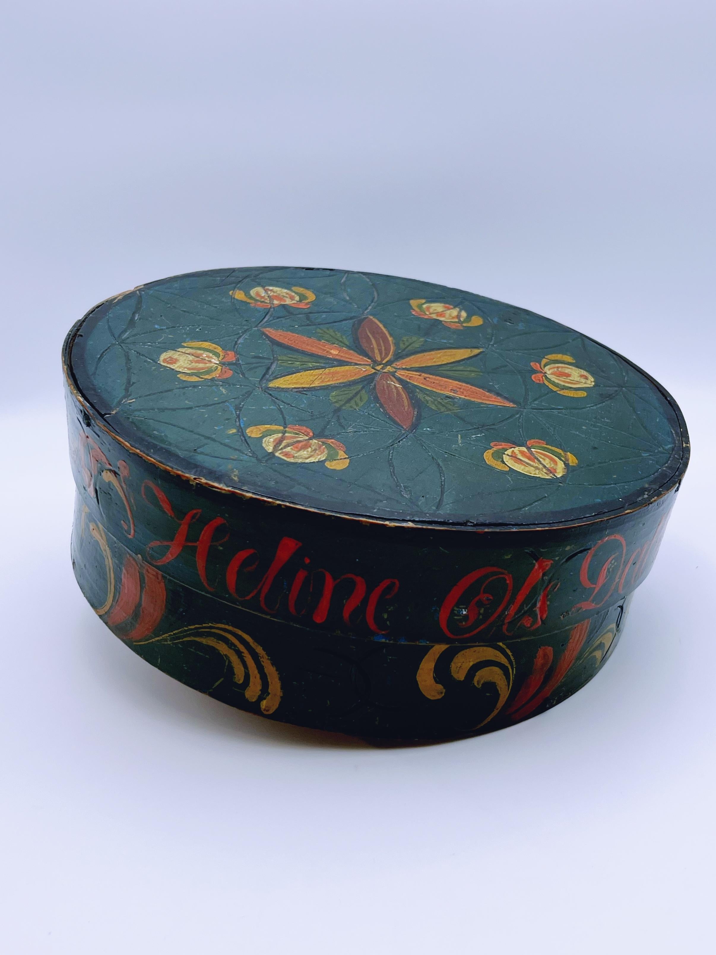 Daté de 1850 Boîte à dents ancienne de qualité musée avec Rosemaling, bois courbé, nordique Bon état - En vente à Skien, NO