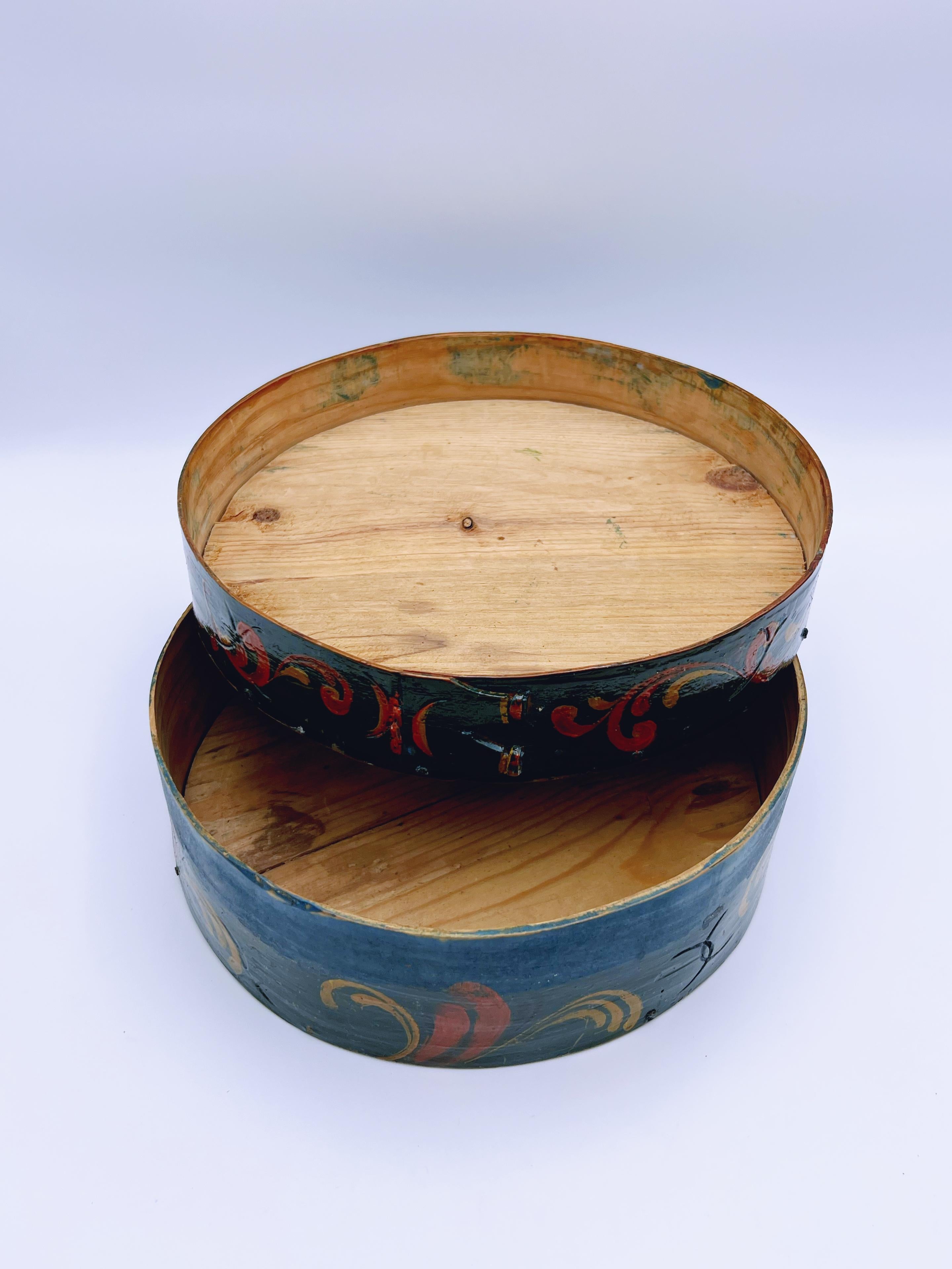Bois cintré Daté de 1850 Boîte à dents ancienne de qualité musée avec Rosemaling, bois courbé, nordique en vente