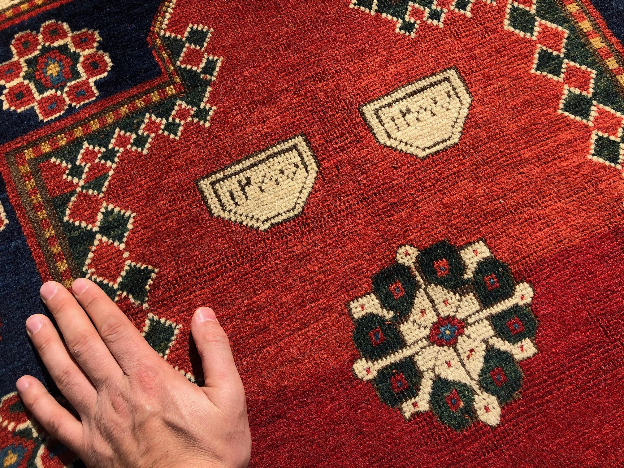 4x6 pieds daté de 1870. Tapis caucasien ancien, étagère supérieure en forme de prière pour collectionneurs Bon état - En vente à Spring Valley, NY