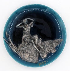 Paire d'assiettes en majolique datant de 1877