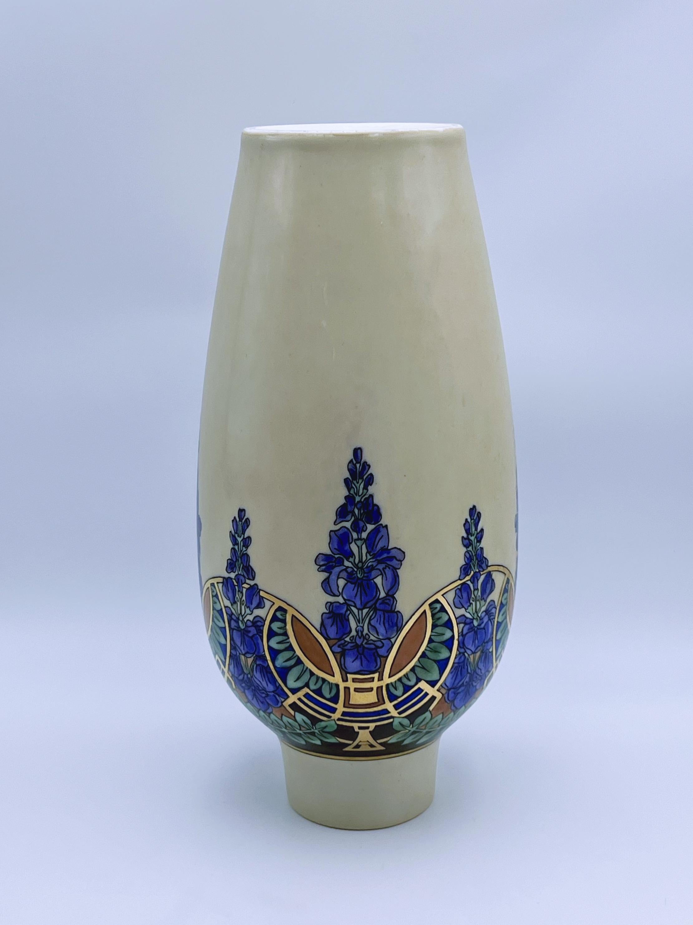Vase urne Arts & Crafts peint à la main, doré à l'or, signé par l'artiste, daté de 1932 en vente 5