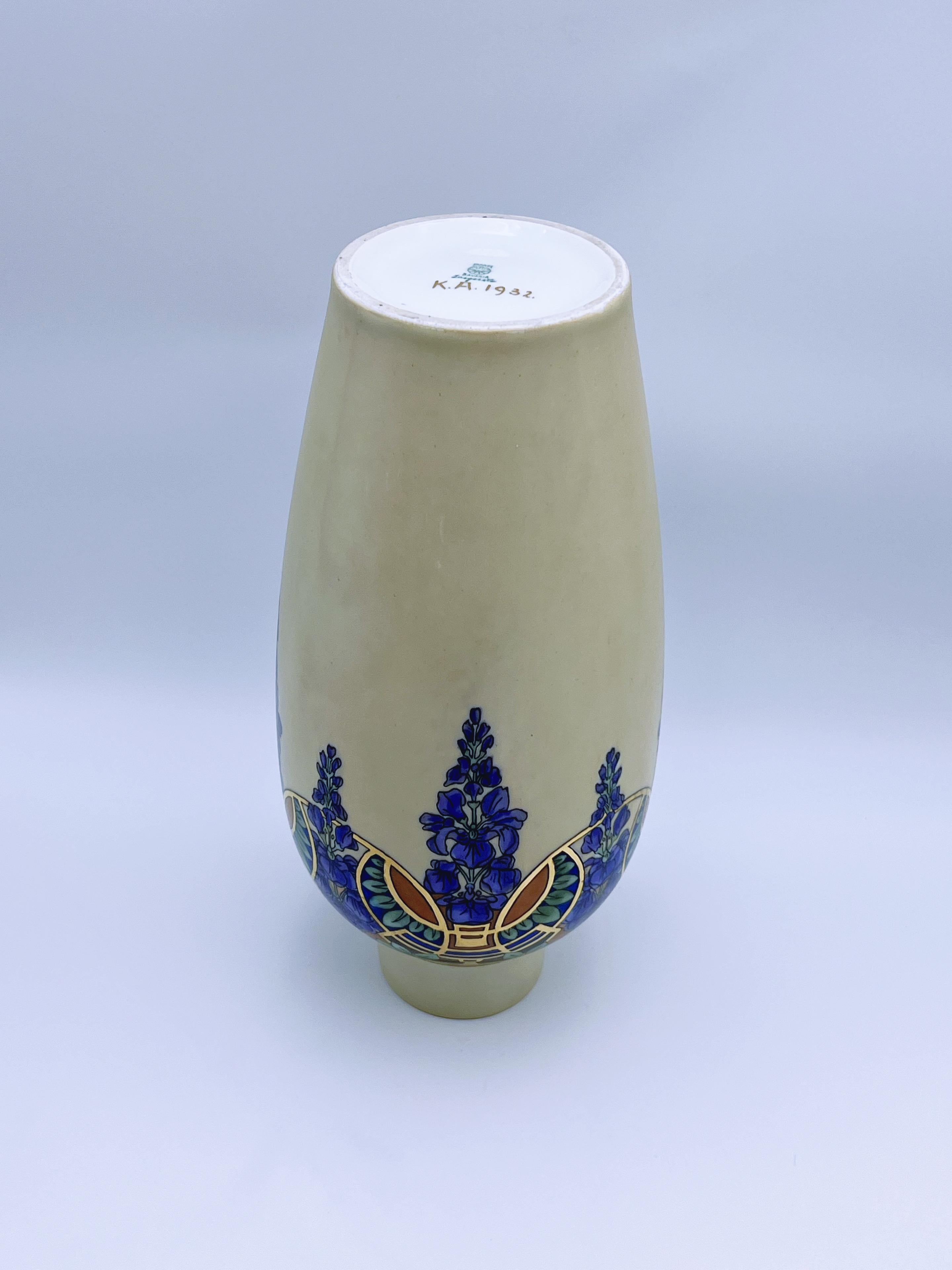 Vase urne Arts & Crafts peint à la main, doré à l'or, signé par l'artiste, daté de 1932 en vente 6