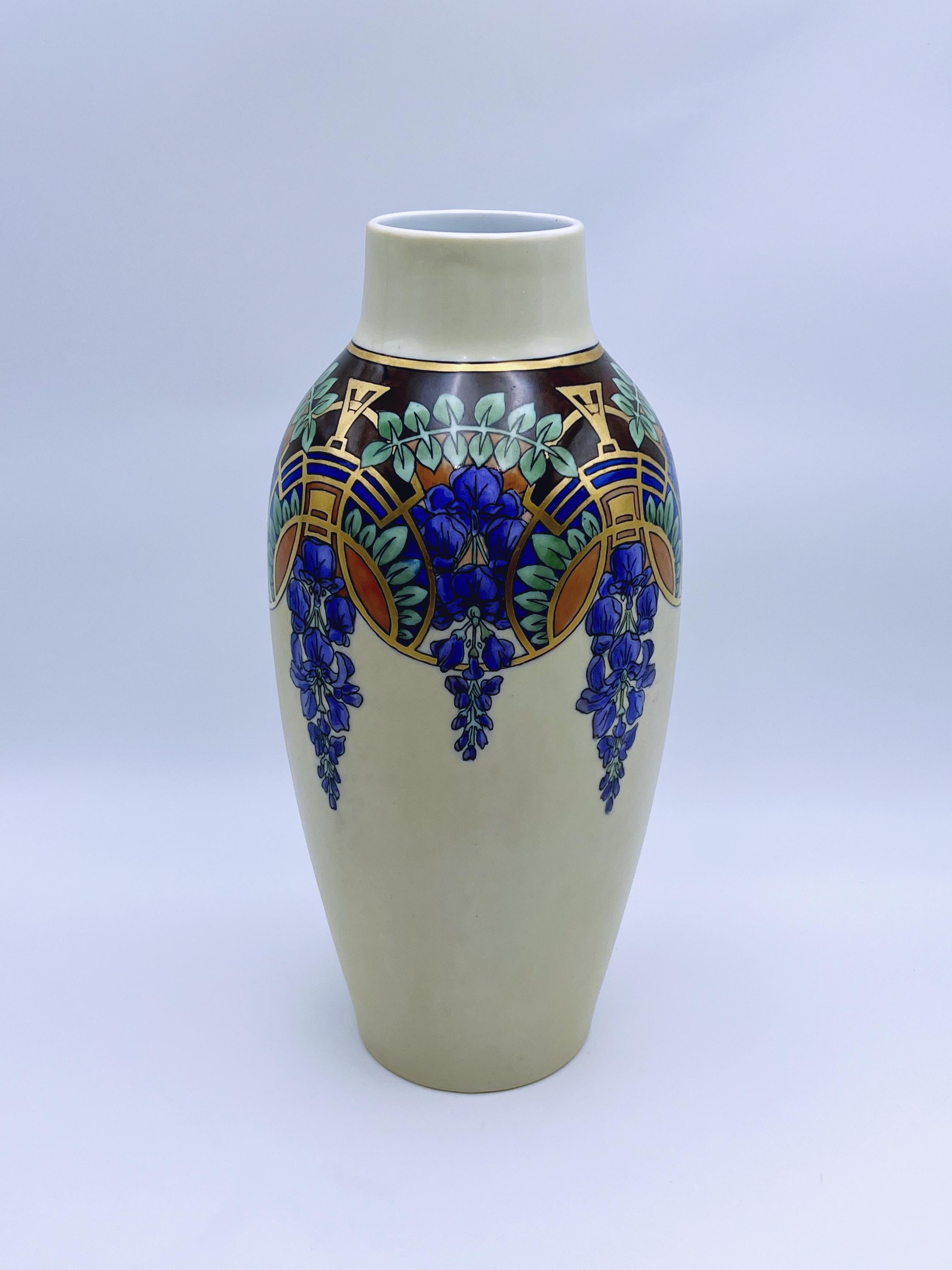 Début du 20ème siècle Vase urne Arts & Crafts peint à la main, doré à l'or, signé par l'artiste, daté de 1932 en vente