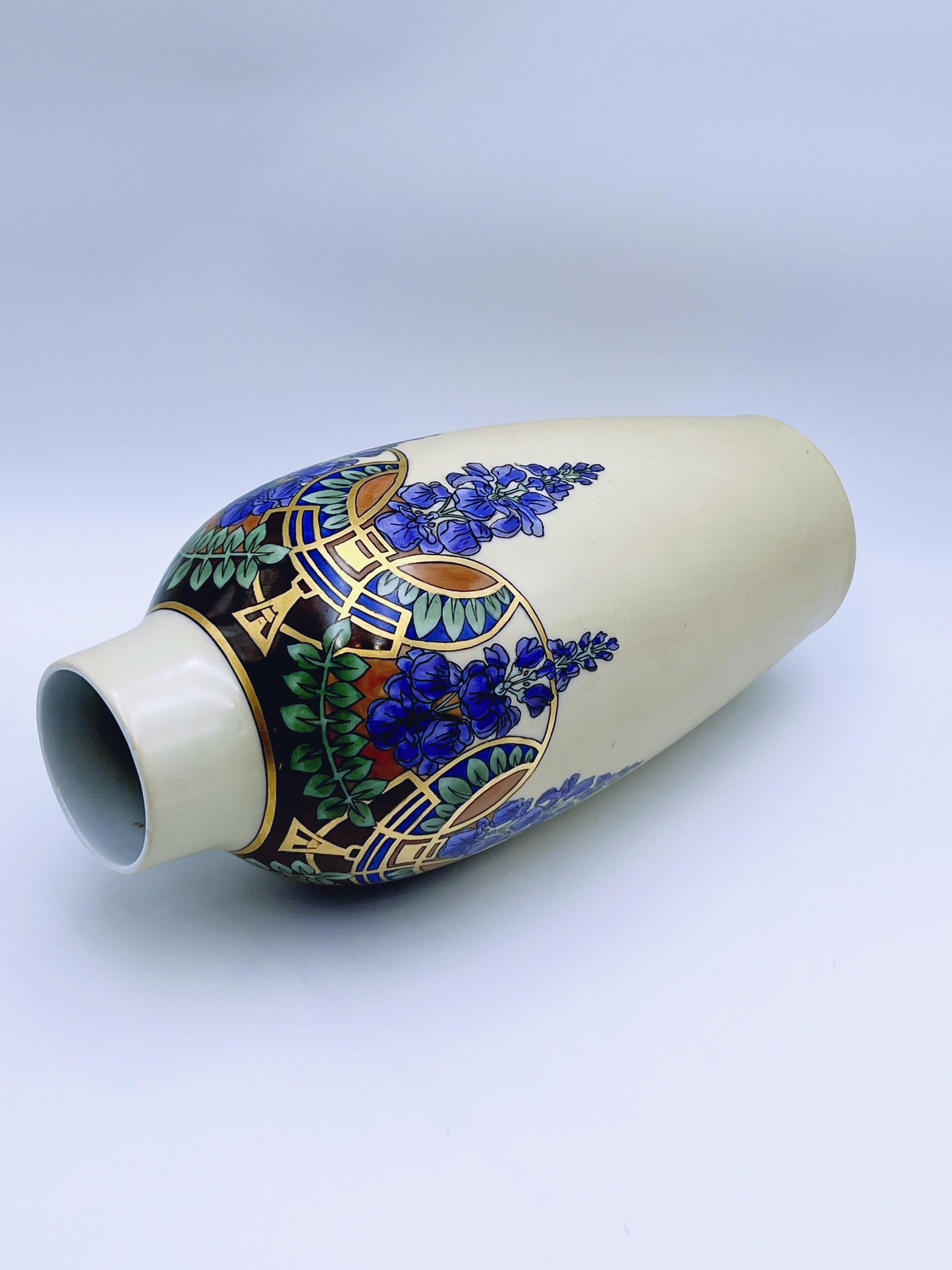 Vase urne Arts & Crafts peint à la main, doré à l'or, signé par l'artiste, daté de 1932 en vente 1