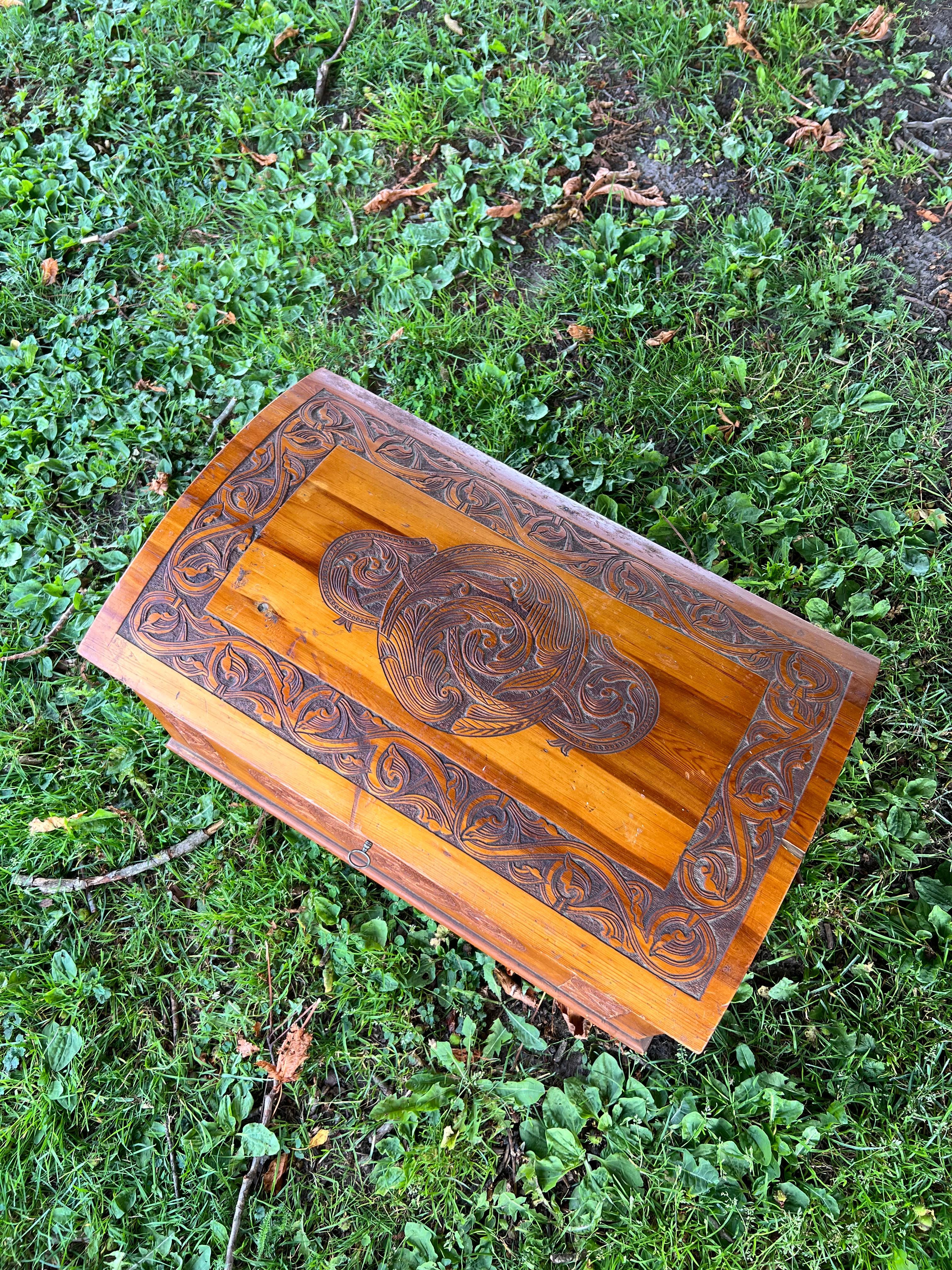 Dated 1942 Handcrafted Nature Pine Trunk by Magnus Dagestad(1865-1957), Norway For Sale 4