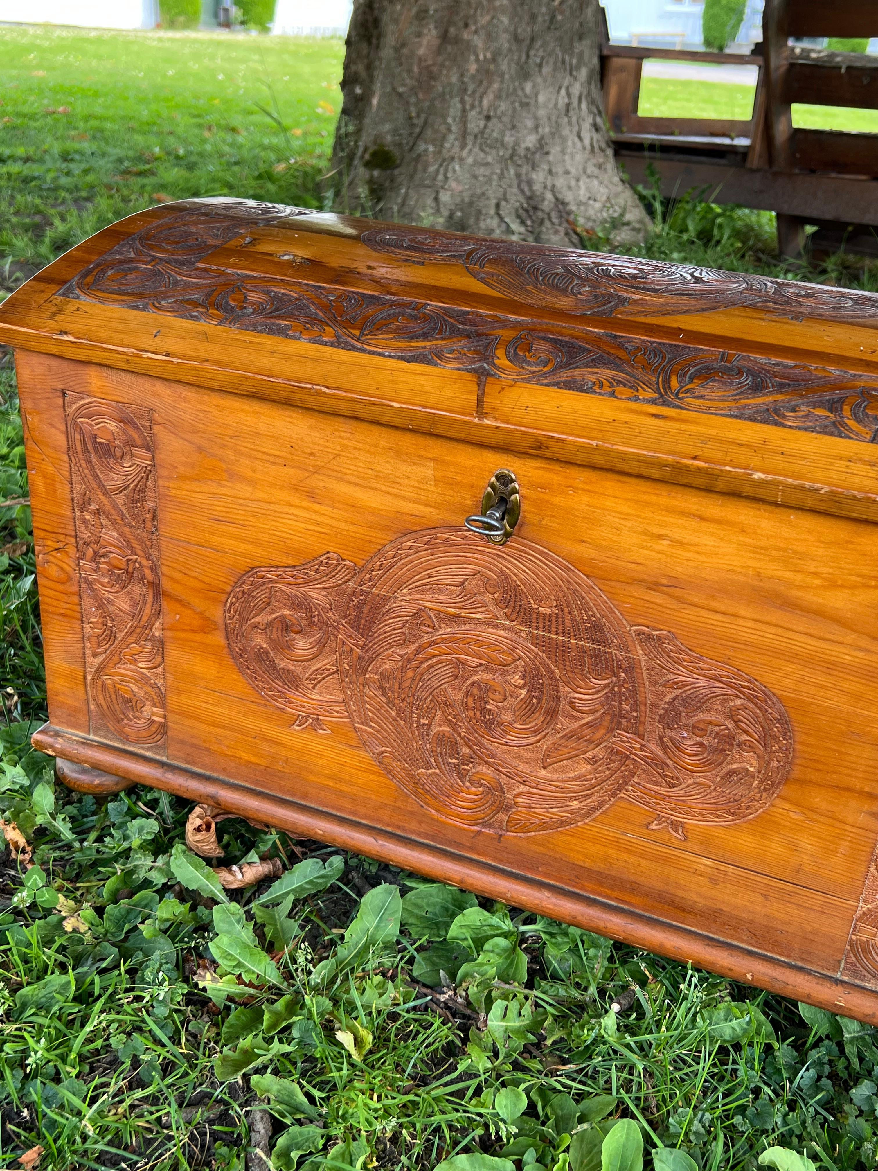 Dated 1942 Handcrafted Nature Pine Trunk by Magnus Dagestad(1865-1957), Norway For Sale 6