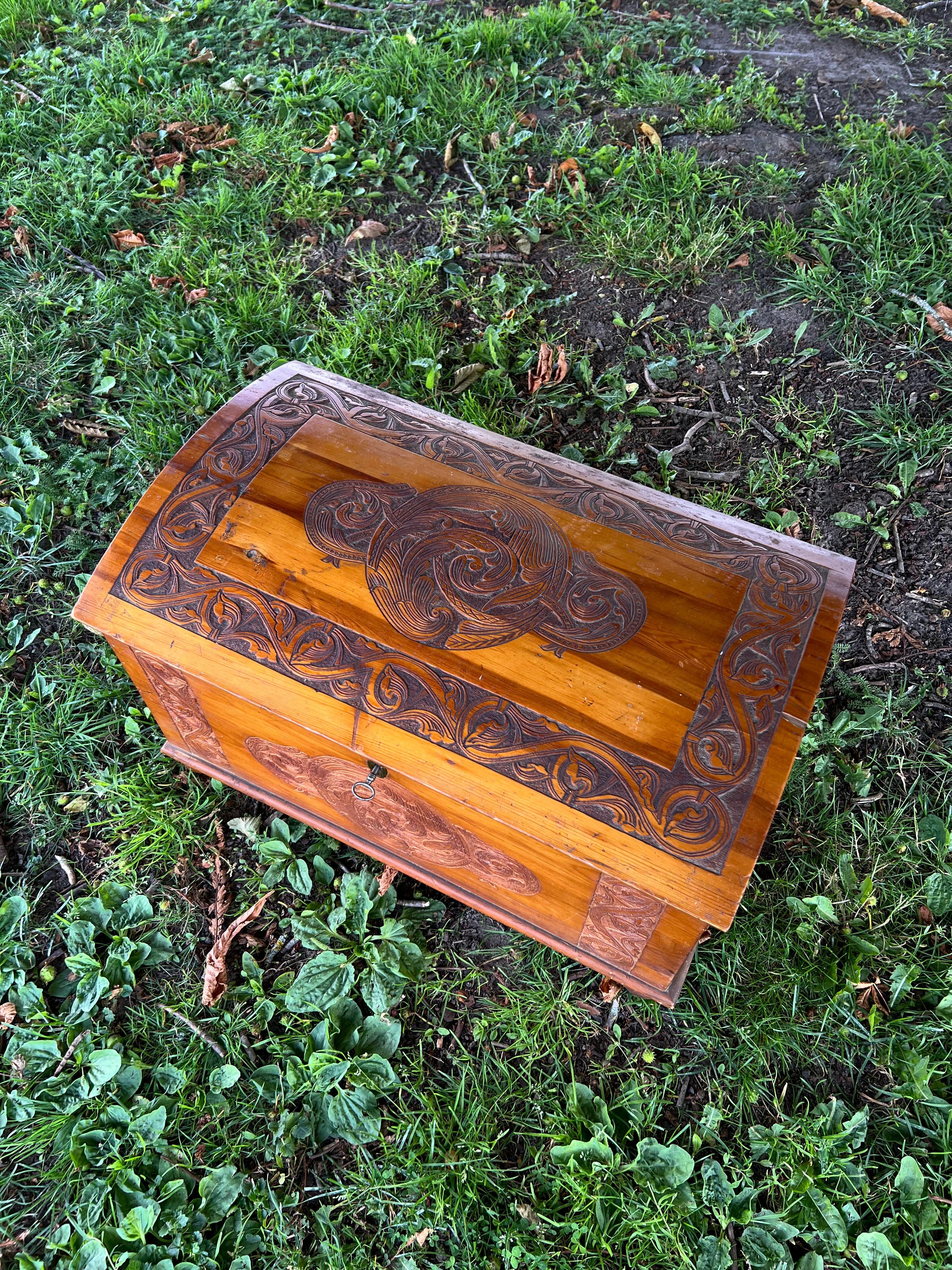 Folk Art Dated 1942 Handcrafted Nature Pine Trunk by Magnus Dagestad(1865-1957), Norway For Sale